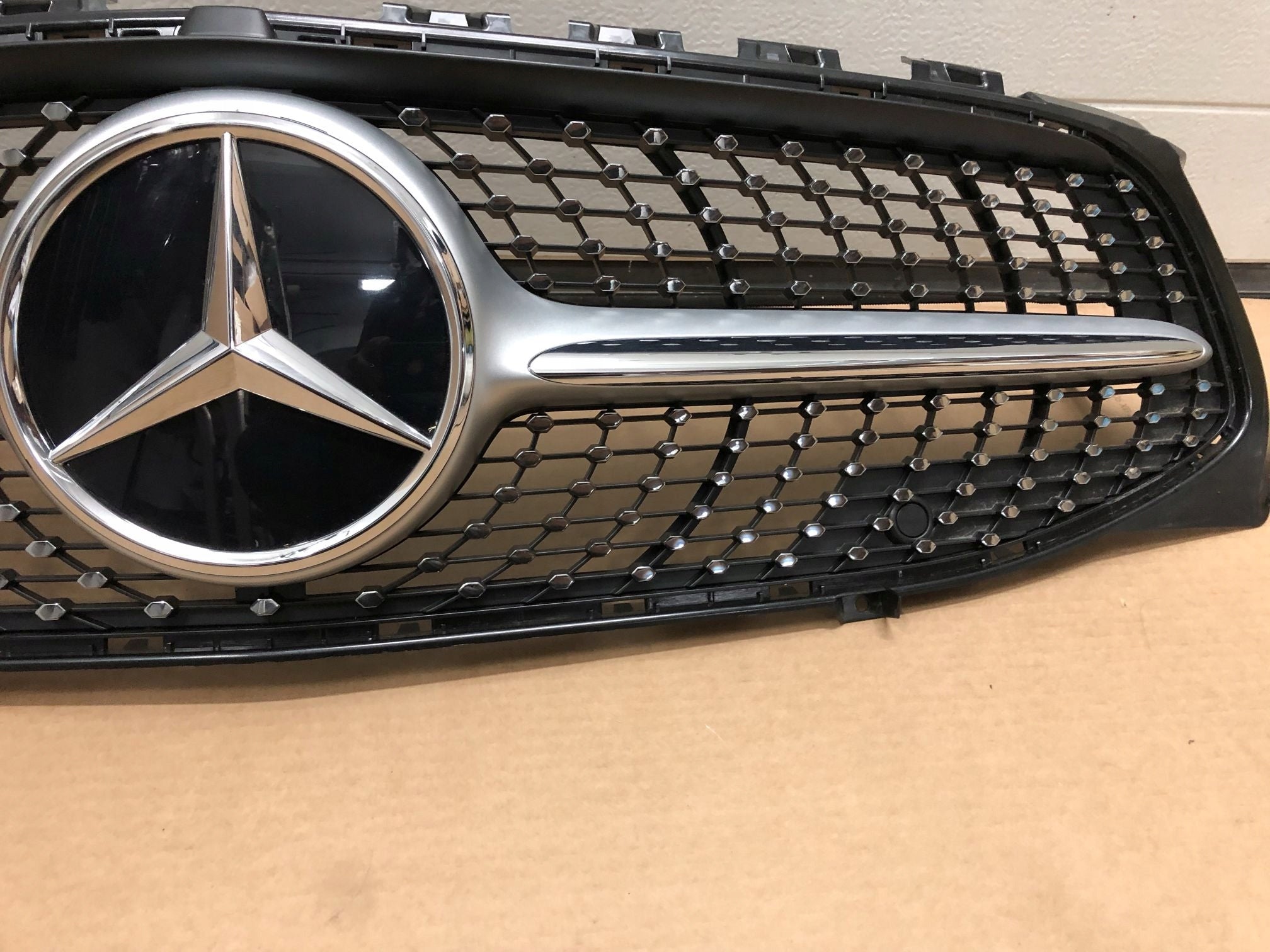 Kühlergrill Mercedes W118 CLA A118 FRONTGRILL Kühlergitter