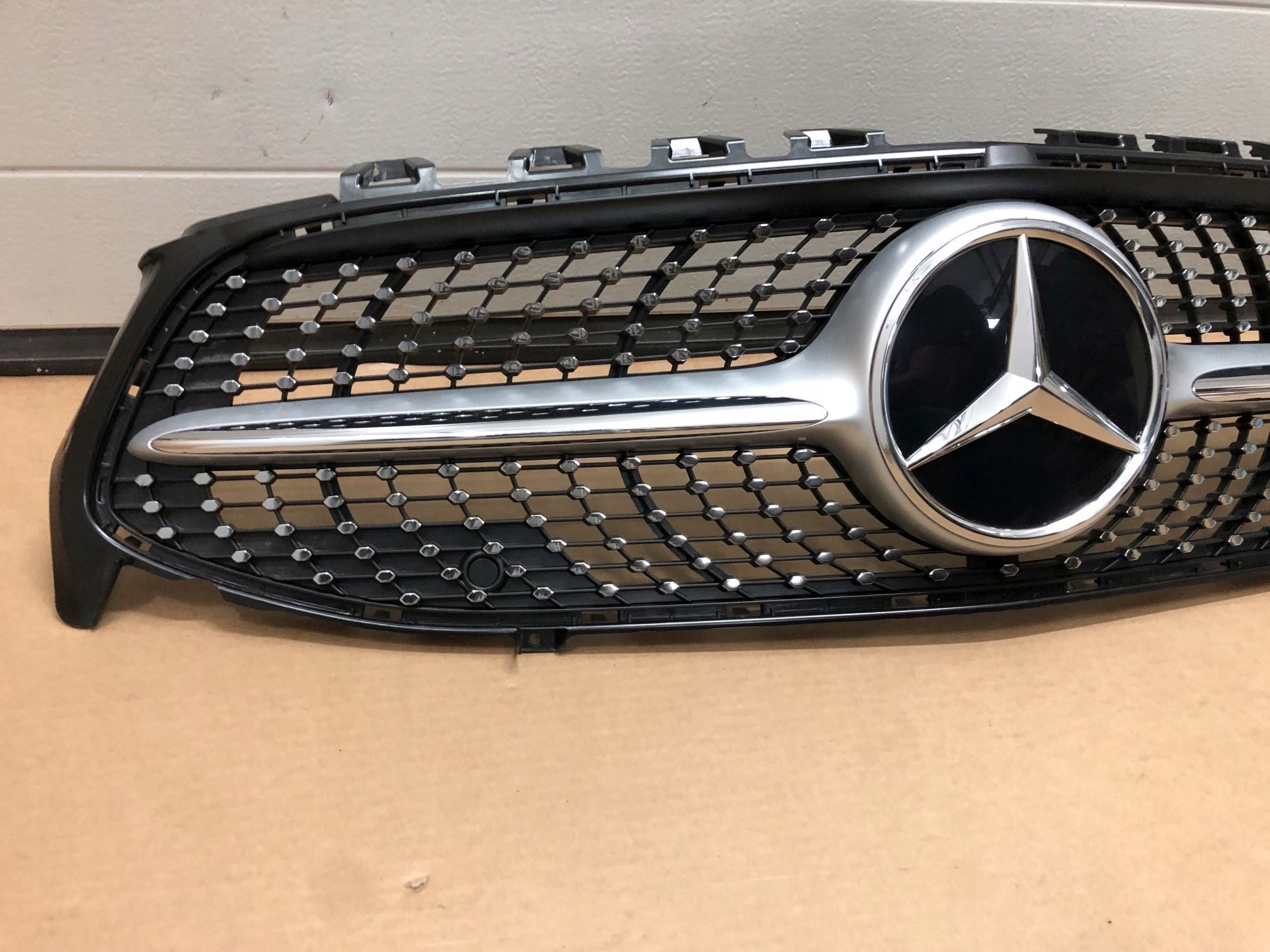 Kühlergrill Mercedes W118 CLA A118 FRONTGRILL Kühlergitter