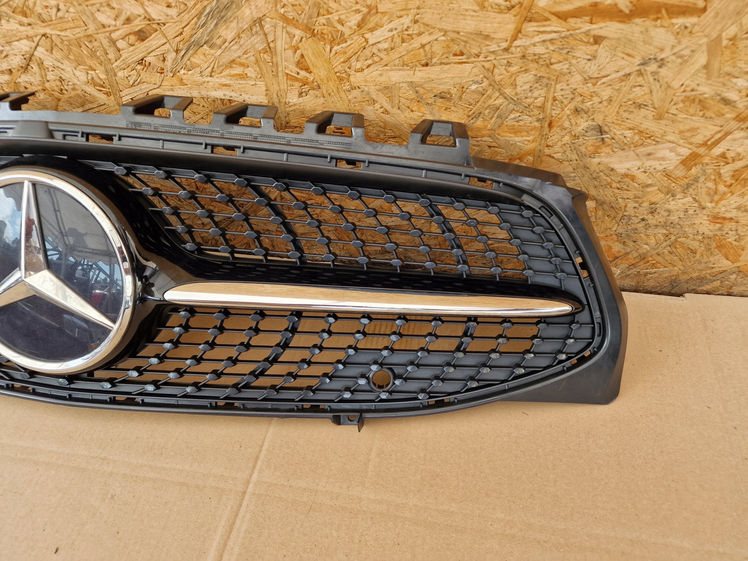 Kühlergrill Mercedes W118 A118 CLA 118 FRONTGRILL Kühlergitter