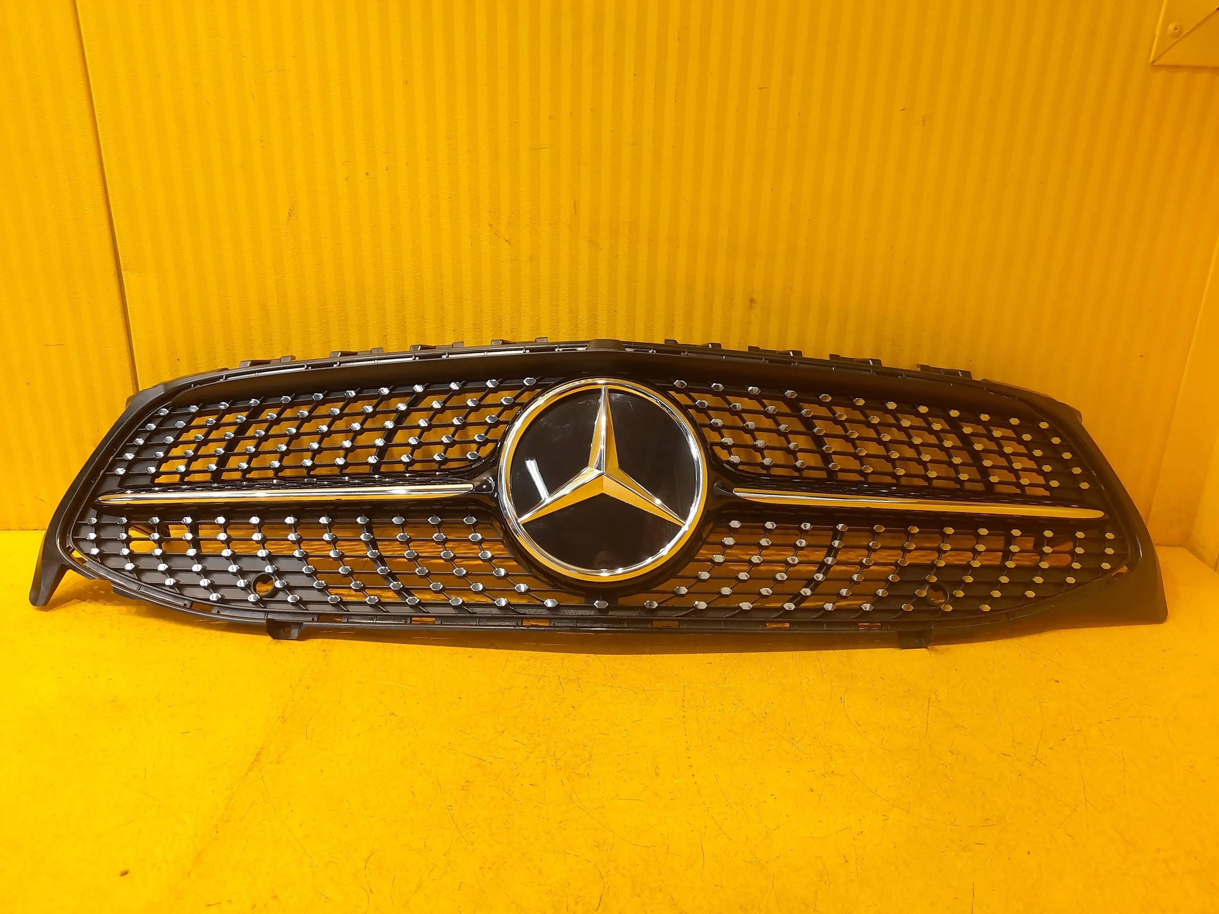 Kühlergrill Mercedes W118 A118 CLA C118 FRONTGRILL A1188880000 Kühlergitter