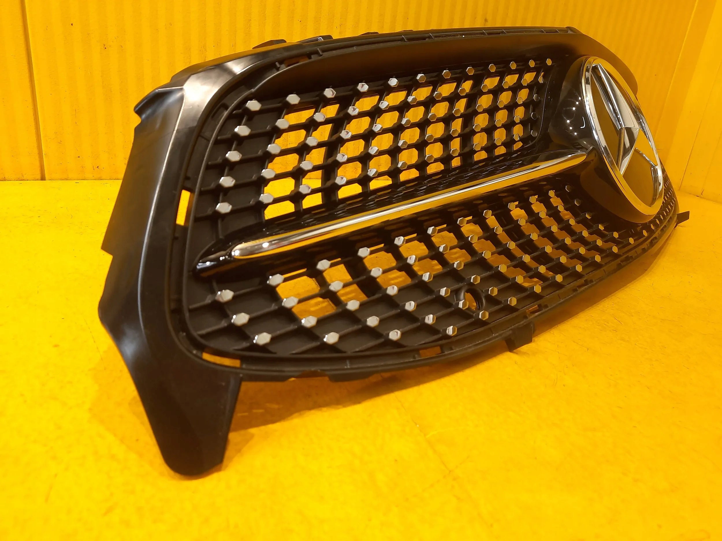 Kühlergrill Mercedes W118 A118 CLA C118 FRONTGRILL A1188880000 Kühlergitter