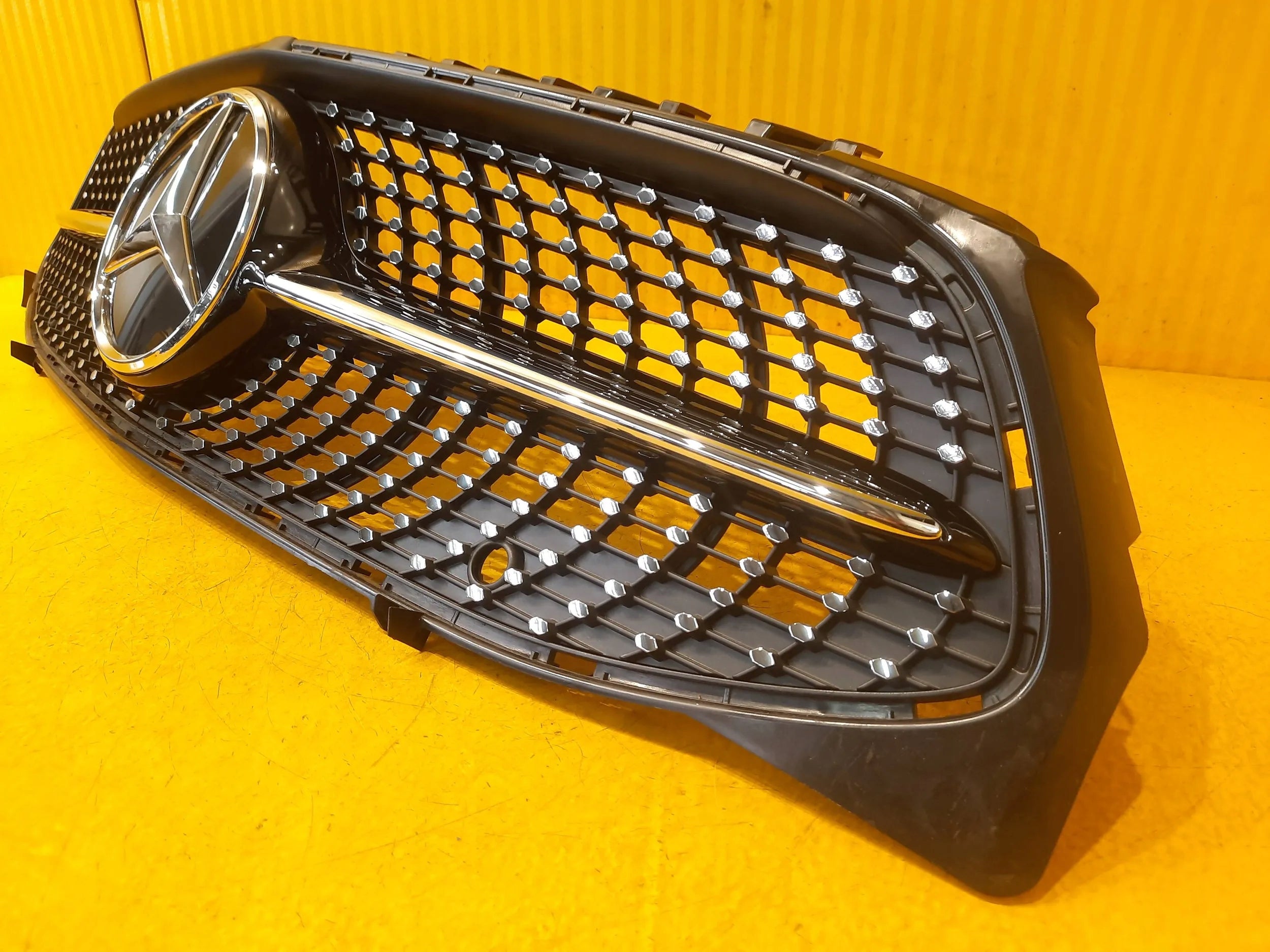 Kühlergrill Mercedes W118 A118 CLA C118 FRONTGRILL A1188880000 Kühlergitter