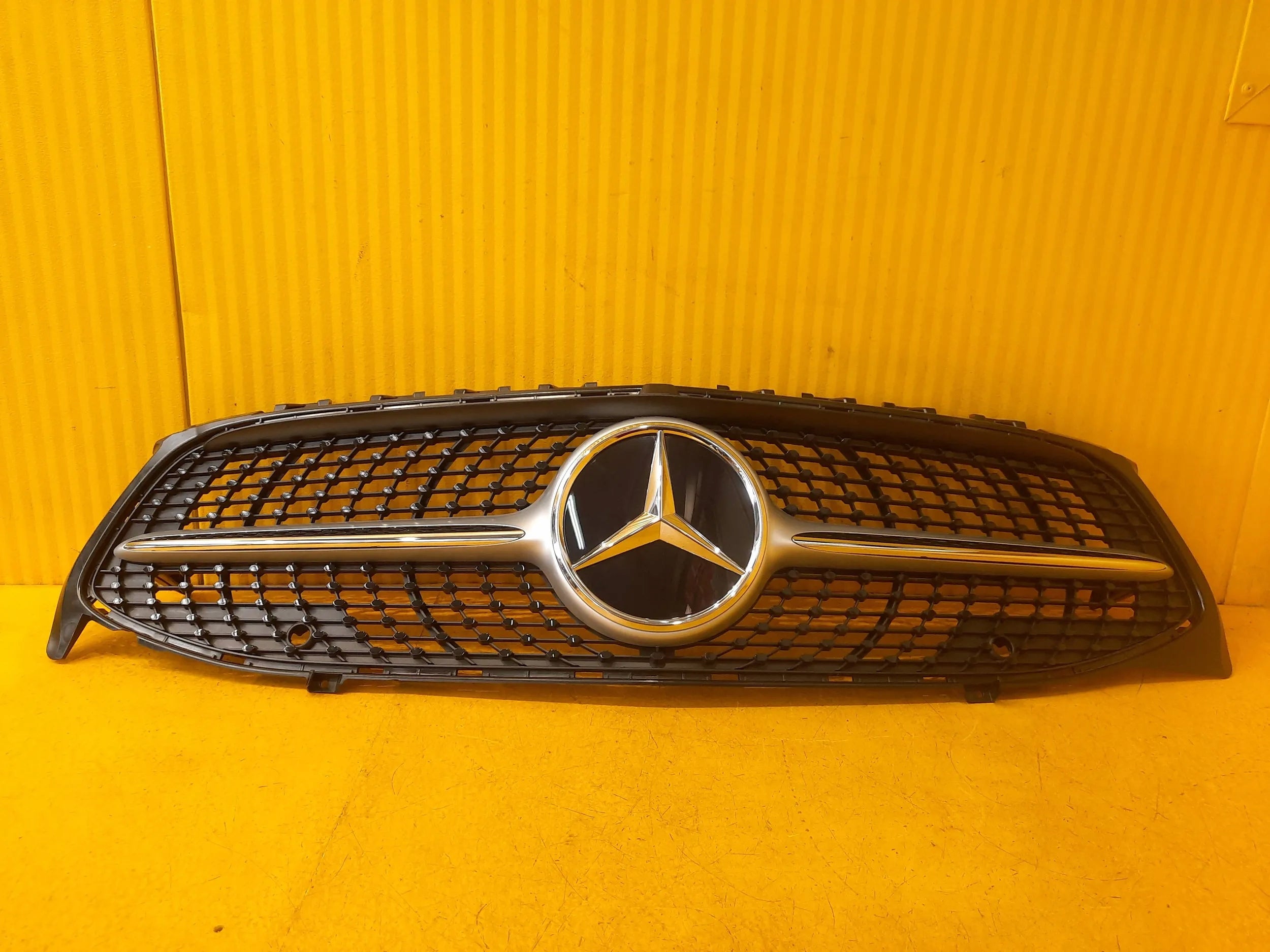  Kühlergrill Mercedes W118 A118 CLA C118 FRONTGRILL A1188880000 Kühlergitter product image