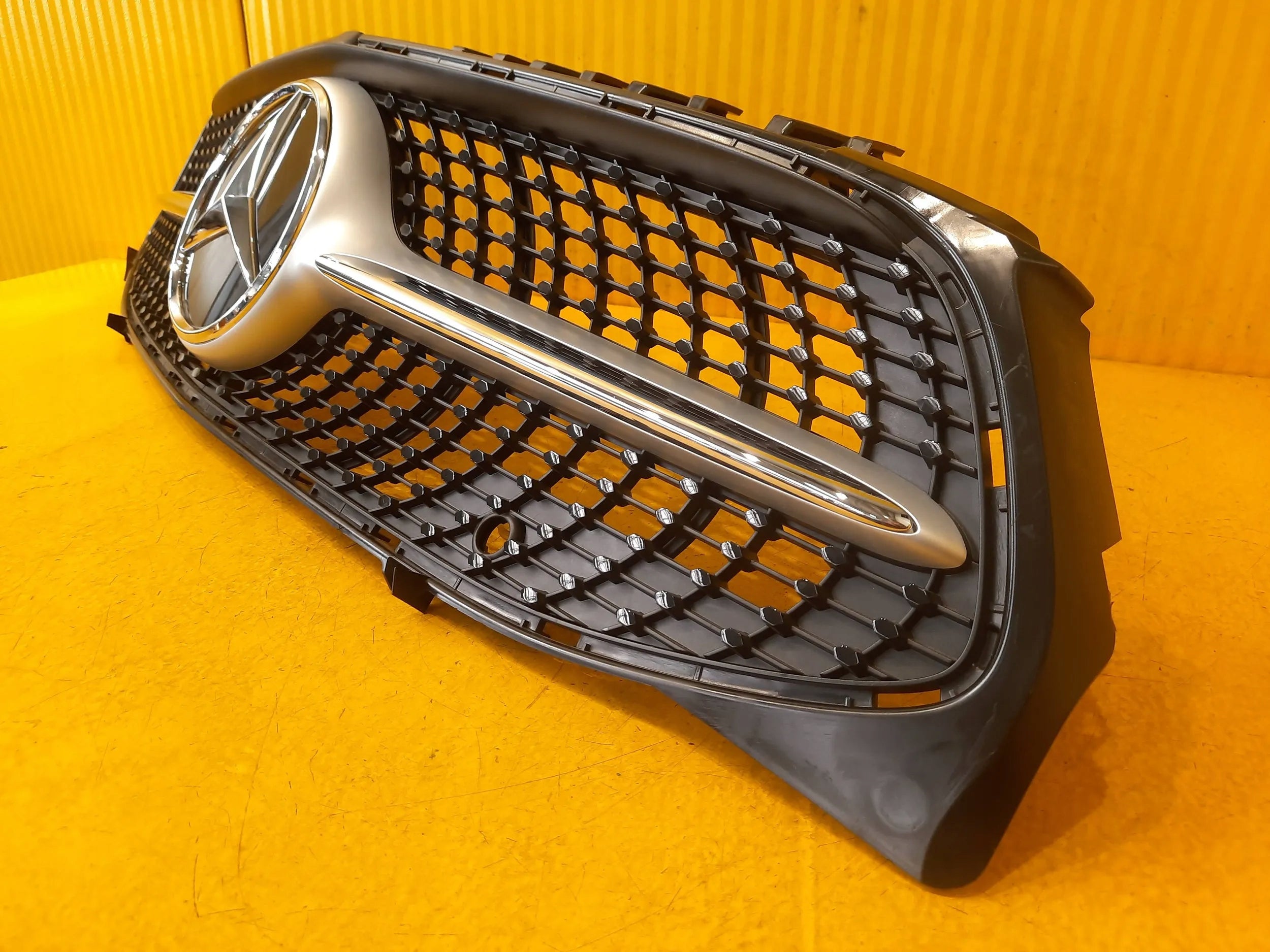 Kühlergrill Mercedes W118 A118 CLA C118 FRONTGRILL A1188880000 Kühlergitter