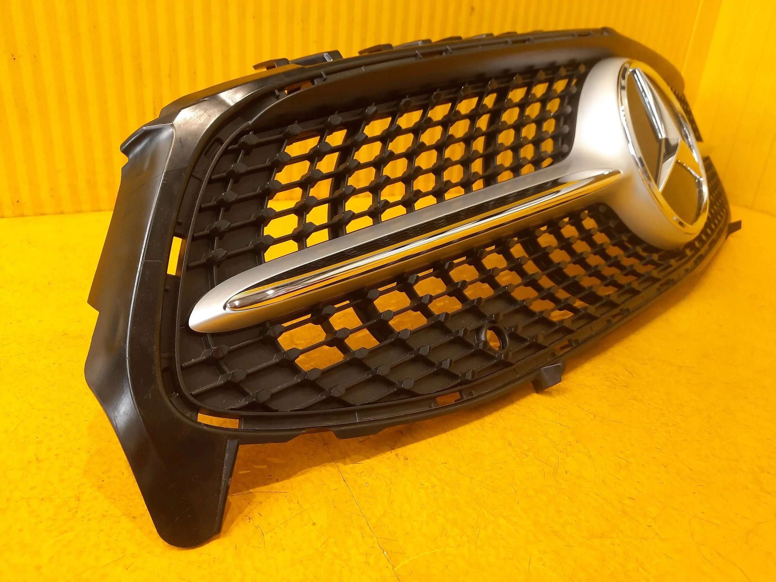 Kühlergrill Mercedes W118 A118 CLA C118 FRONTGRILL A1188880000 Kühlergitter