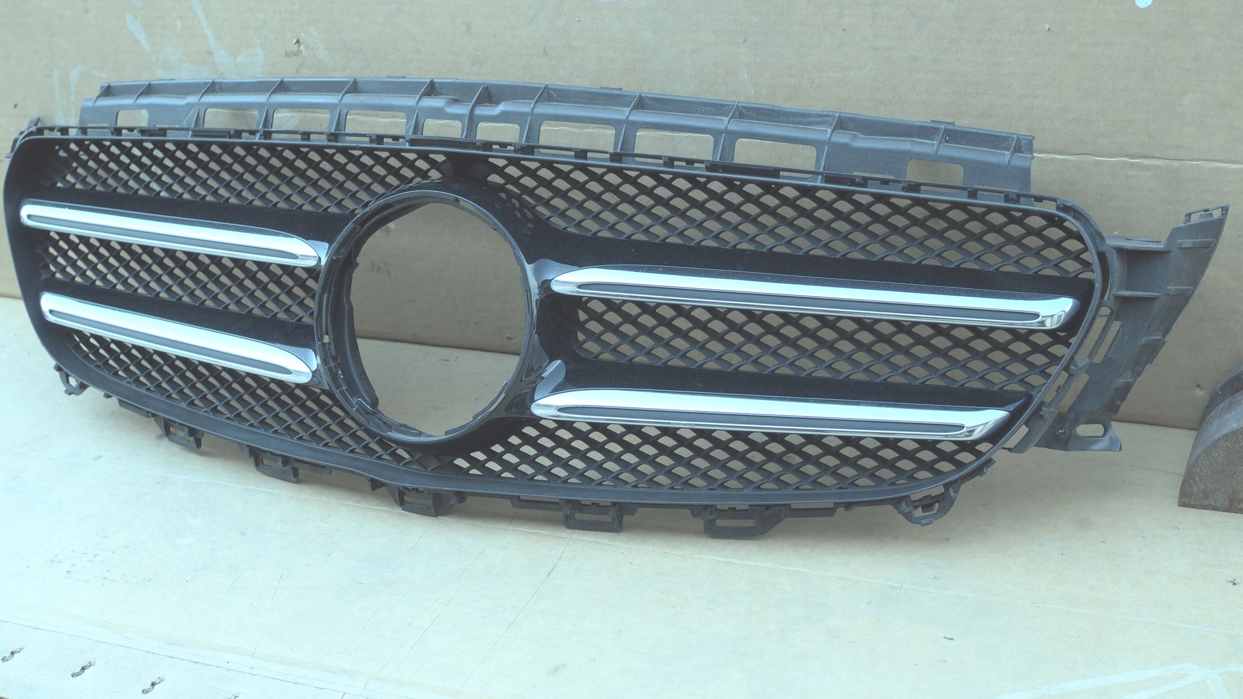 Kühlergrill Mercedes A213 W213 FRONTGRILL A2138880123 Kühlergitter