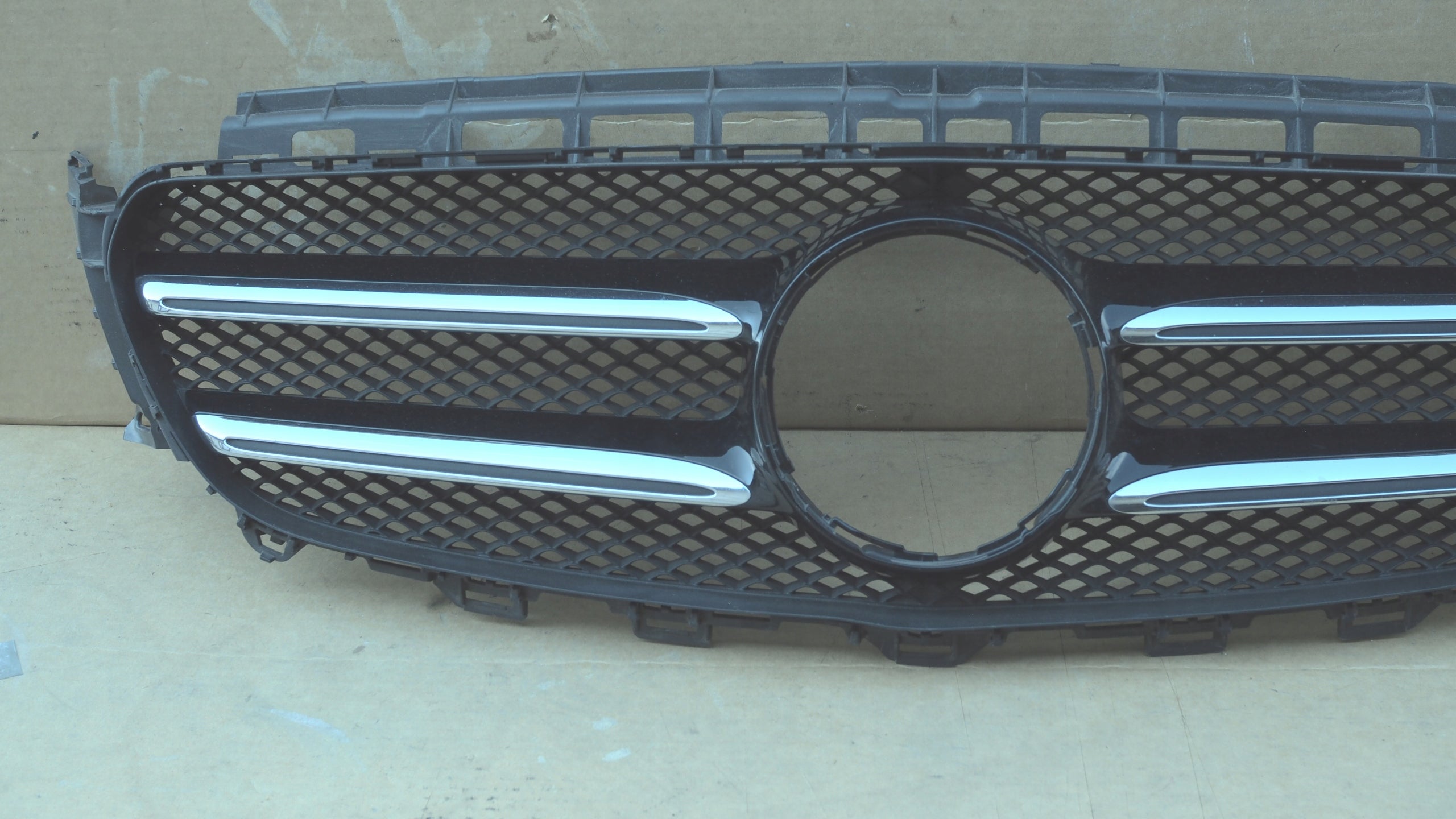 Kühlergrill Mercedes A213 W213 FRONTGRILL A2138880123 Kühlergitter