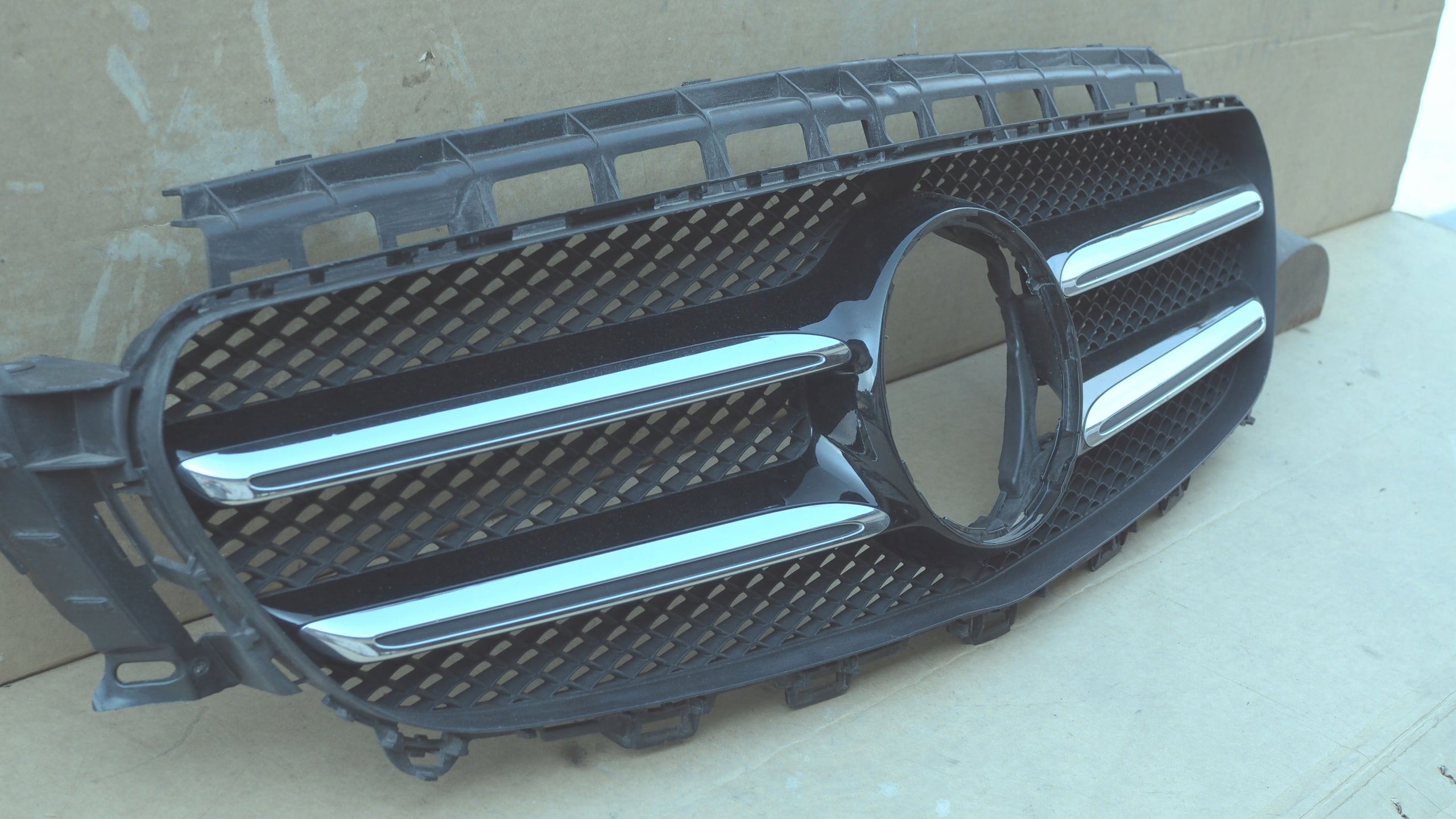 Kühlergrill Mercedes A213 W213 FRONTGRILL A2138880123 Kühlergitter