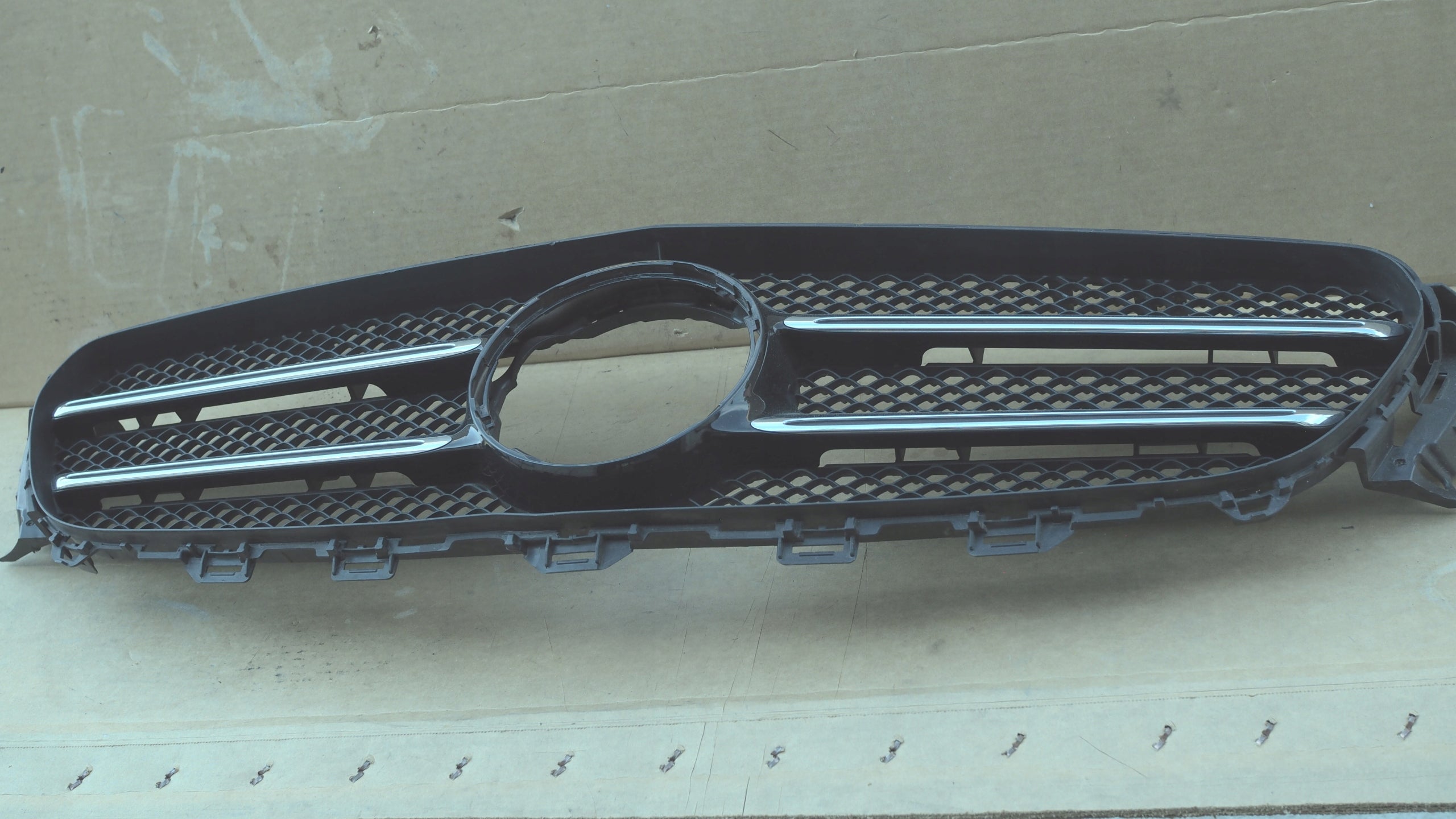 Kühlergrill Mercedes A213 W213 FRONTGRILL A2138880123 Kühlergitter