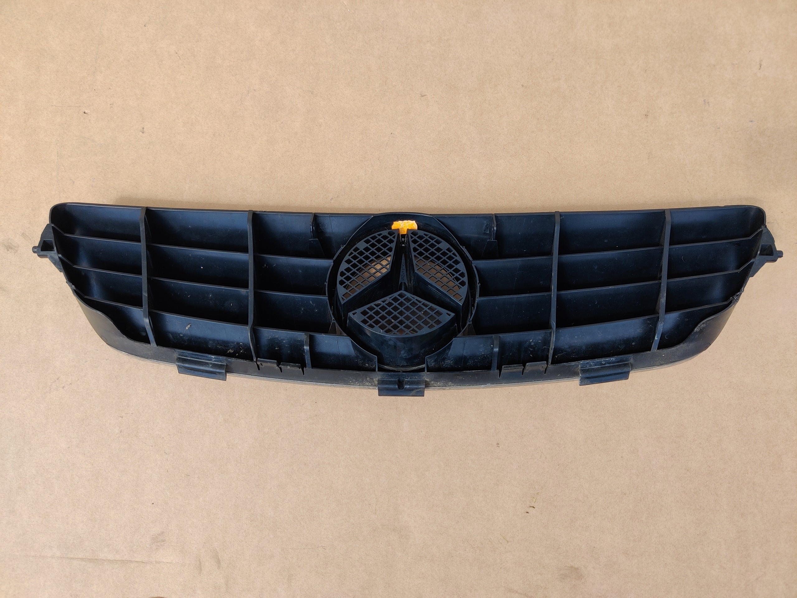 Kühlergrill Mercedes W209 FRONTGRILL A2098800023 Kühlergitter