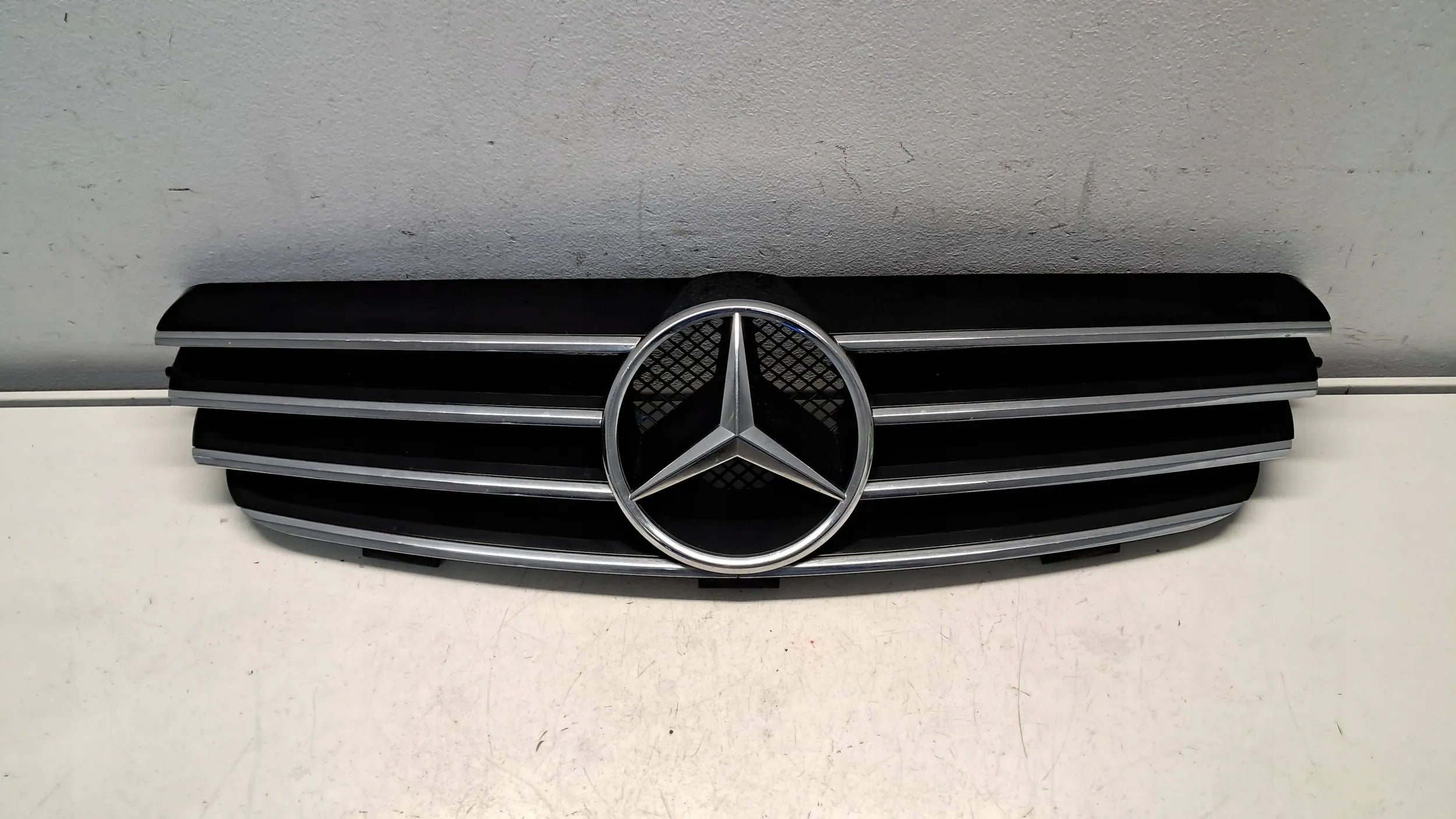  Kühlergrill Mercedes W209 FRONTGRILL A2098880052 Kühlergitter product image