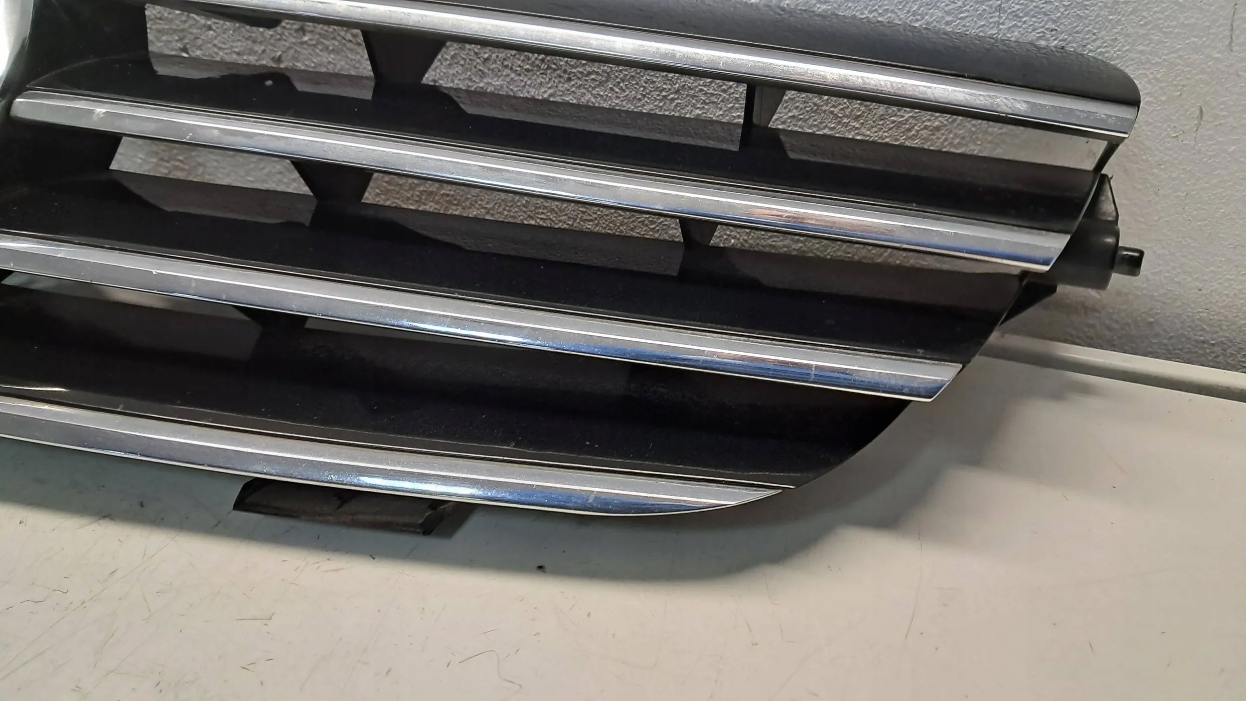 Kühlergrill Mercedes W209 FRONTGRILL A2098880052 Kühlergitter