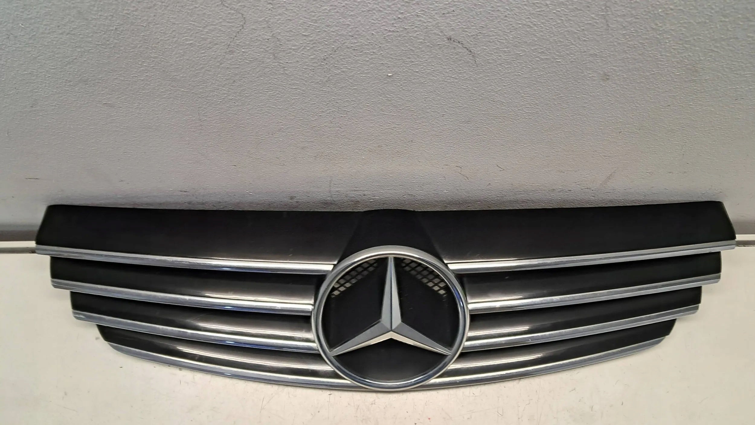 Kühlergrill Mercedes W209 FRONTGRILL A2098880052 Kühlergitter