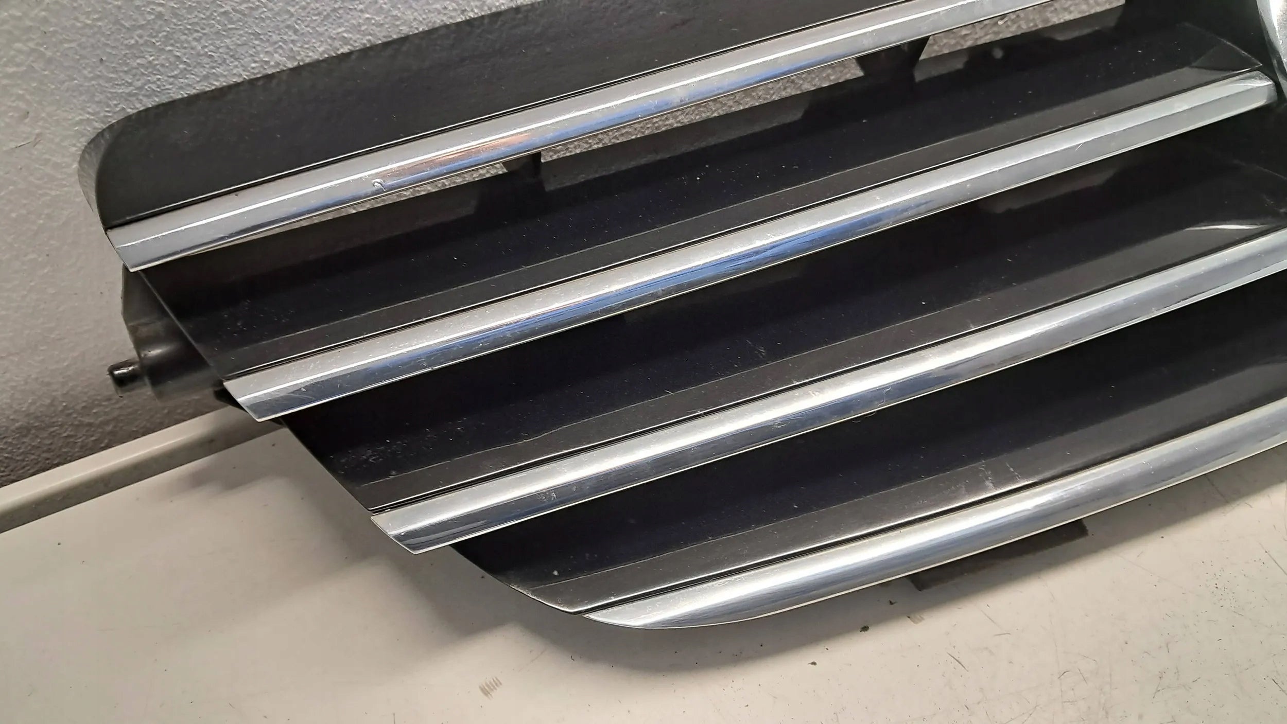 Kühlergrill Mercedes W209 FRONTGRILL A2098880052 Kühlergitter