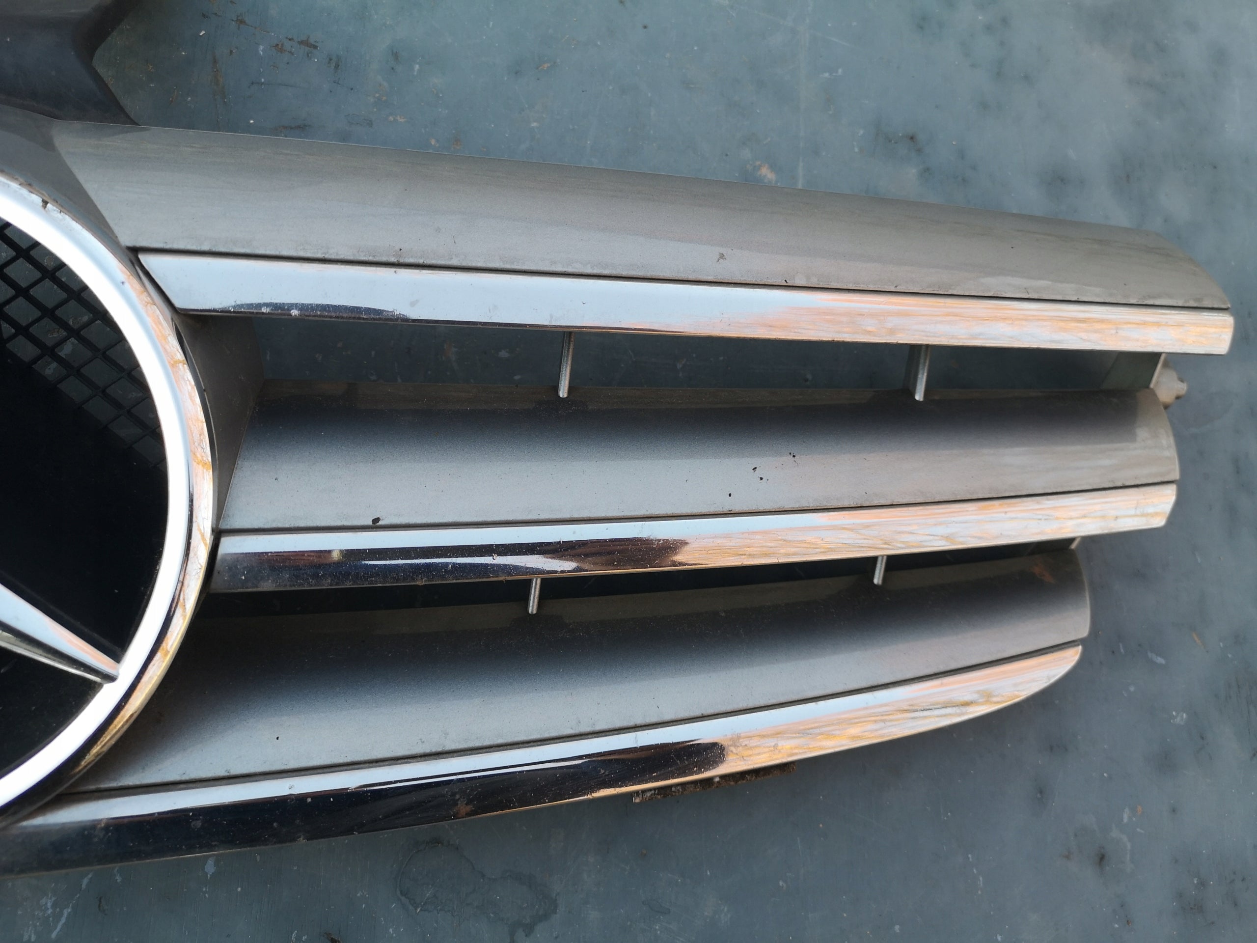 Kühlergrill Mercedes W209 FRONTGRILL A2098800123 Kühlergitter