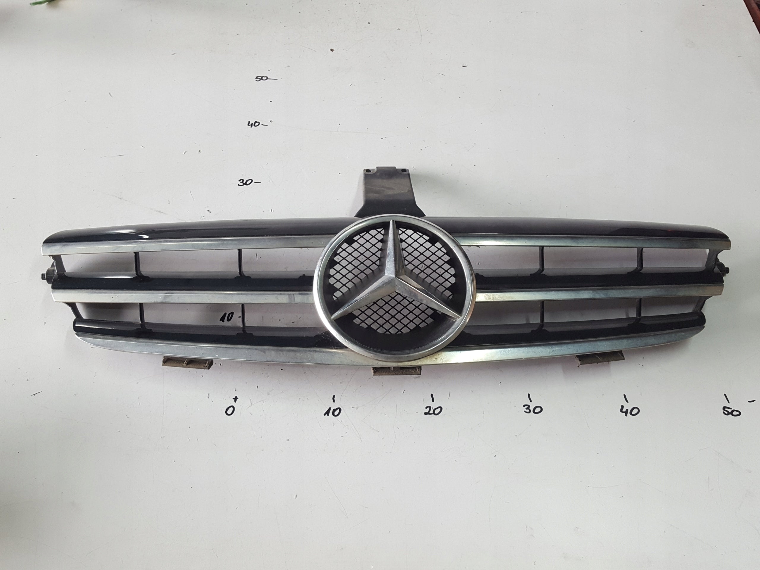 Kühlergrill Mercedes W209 FRONTGRILL A2098800223 Kühlergitter