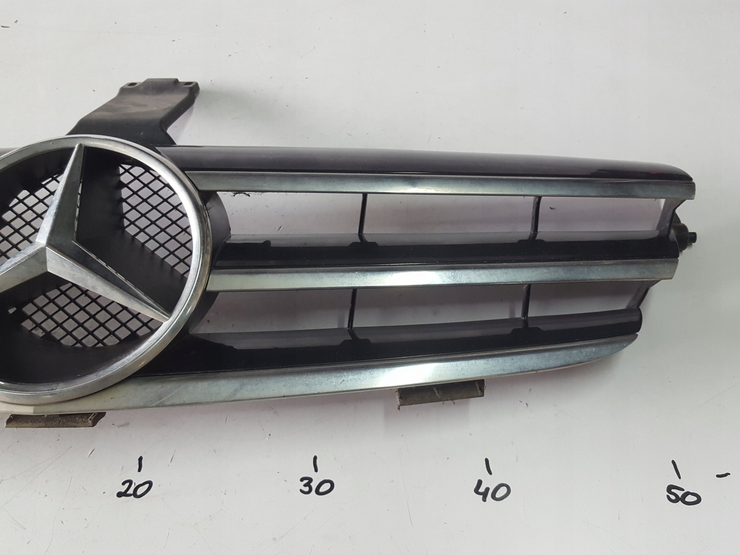 Kühlergrill Mercedes W209 FRONTGRILL A2098800223 Kühlergitter