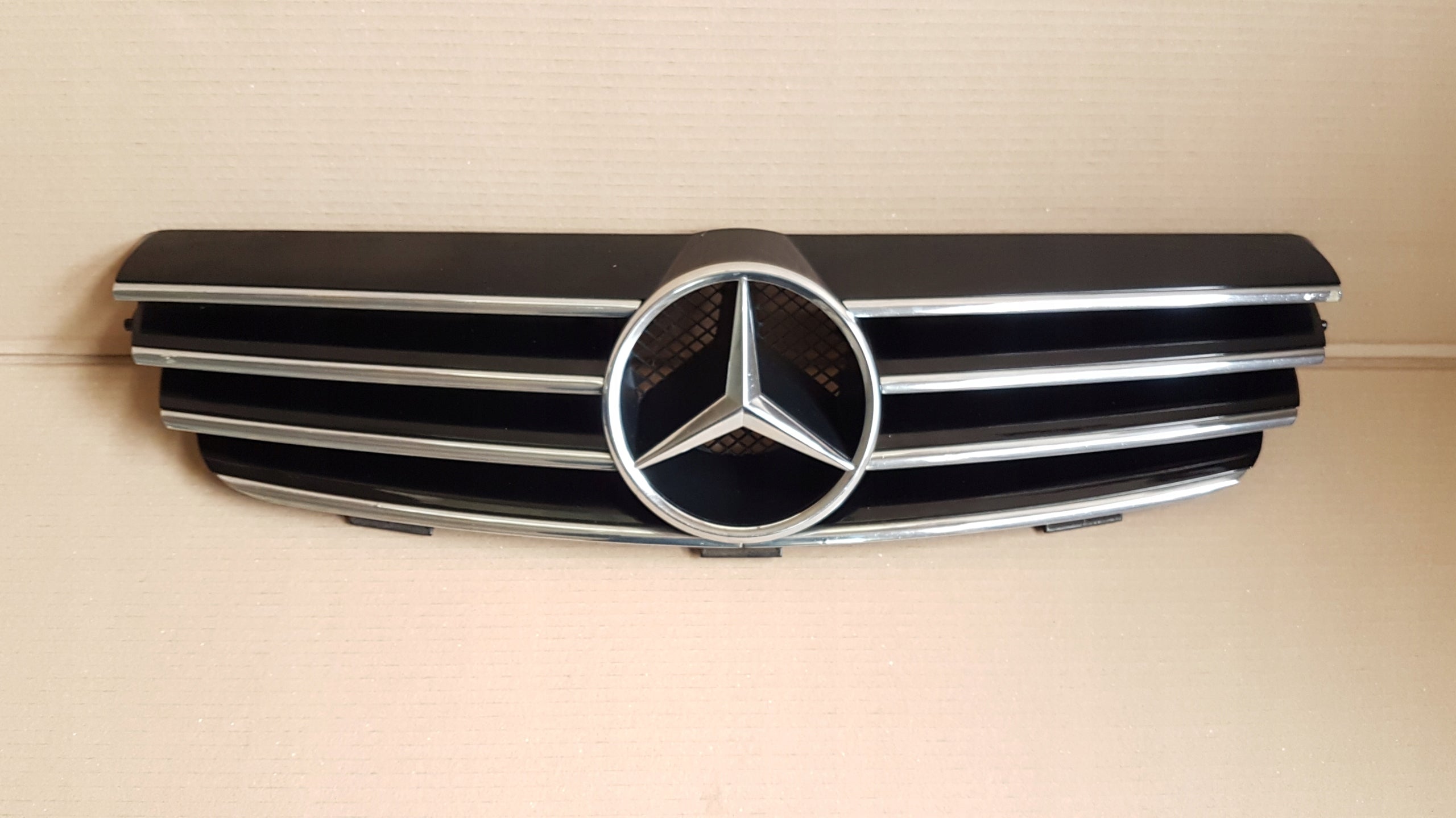  Kühlergrill Mercedes W209 FRONTGRILL A2092098800 Kühlergitter product image