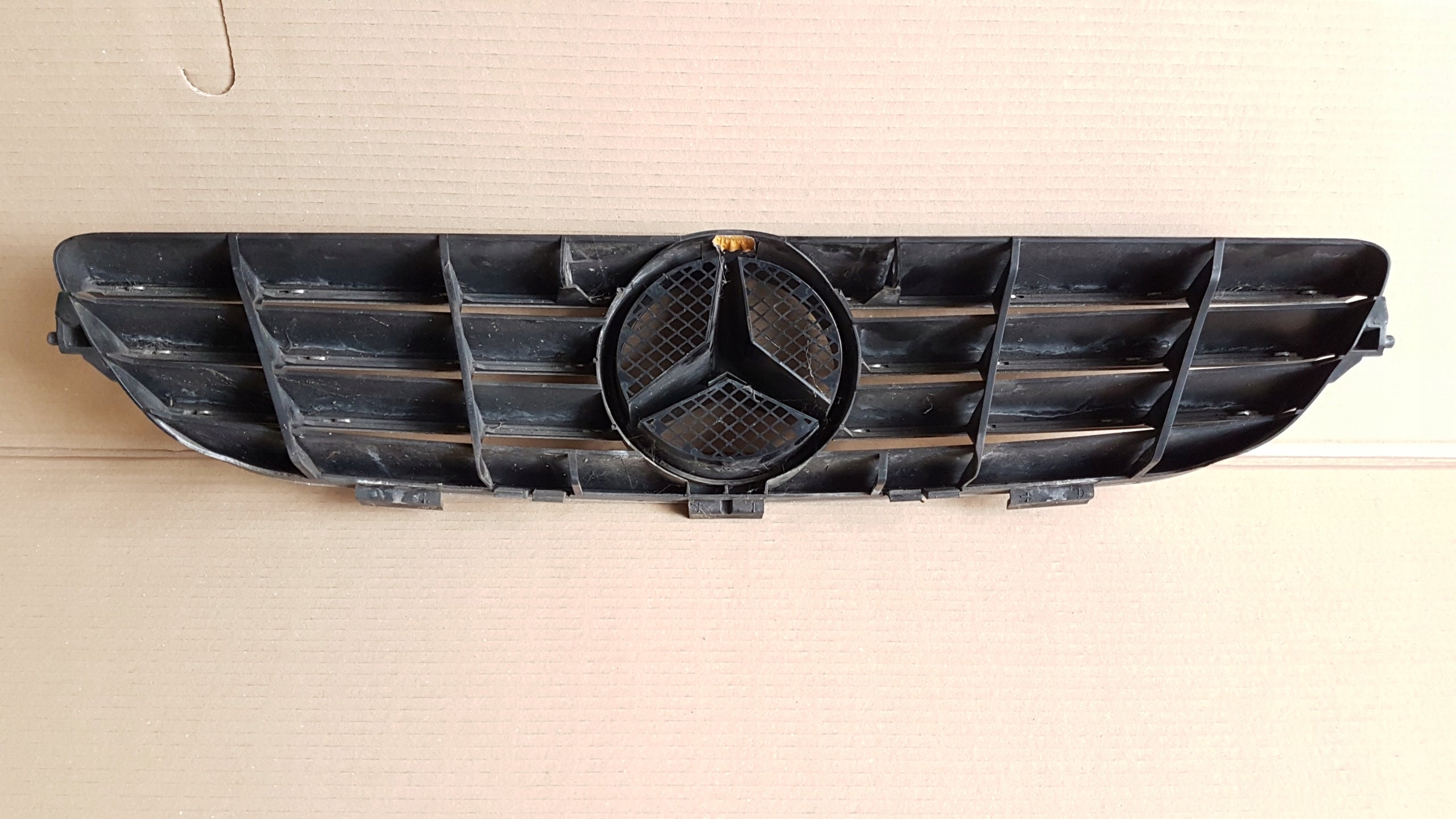 Kühlergrill Mercedes W209 FRONTGRILL A2092098800 Kühlergitter