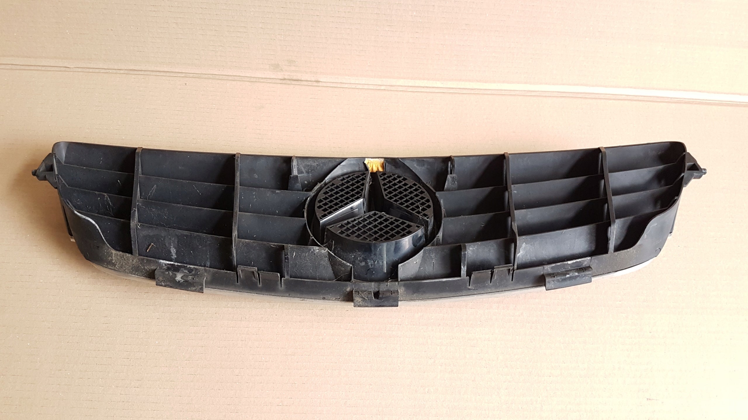 Kühlergrill Mercedes W209 FRONTGRILL A2092098800 Kühlergitter