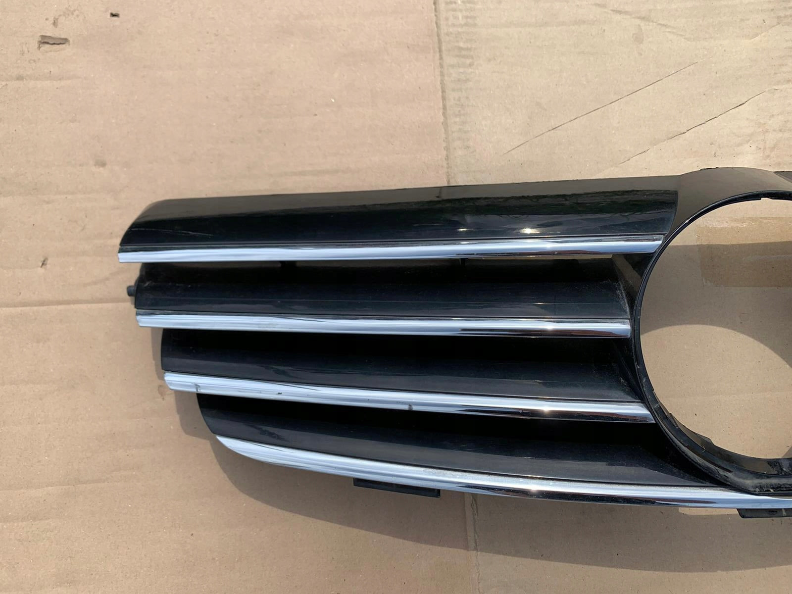 Kühlergrill Mercedes W209 FRONTGRILL A2098800383 Kühlergitter