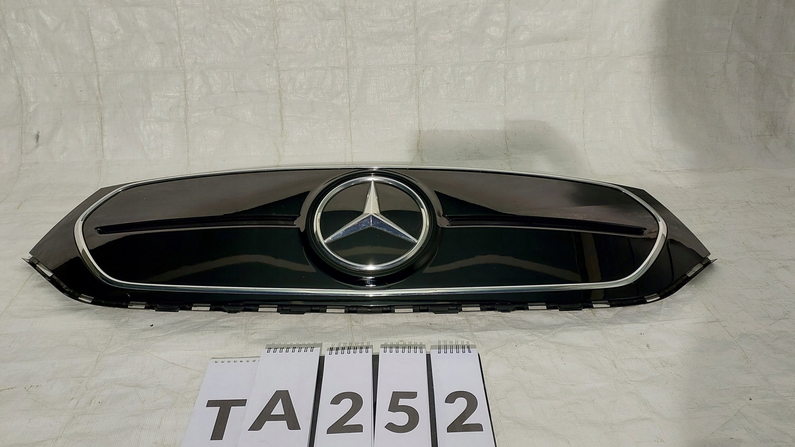 Kühlergrill Mercedes W243 FRONTGRILL A2438880700 Kühlergitter