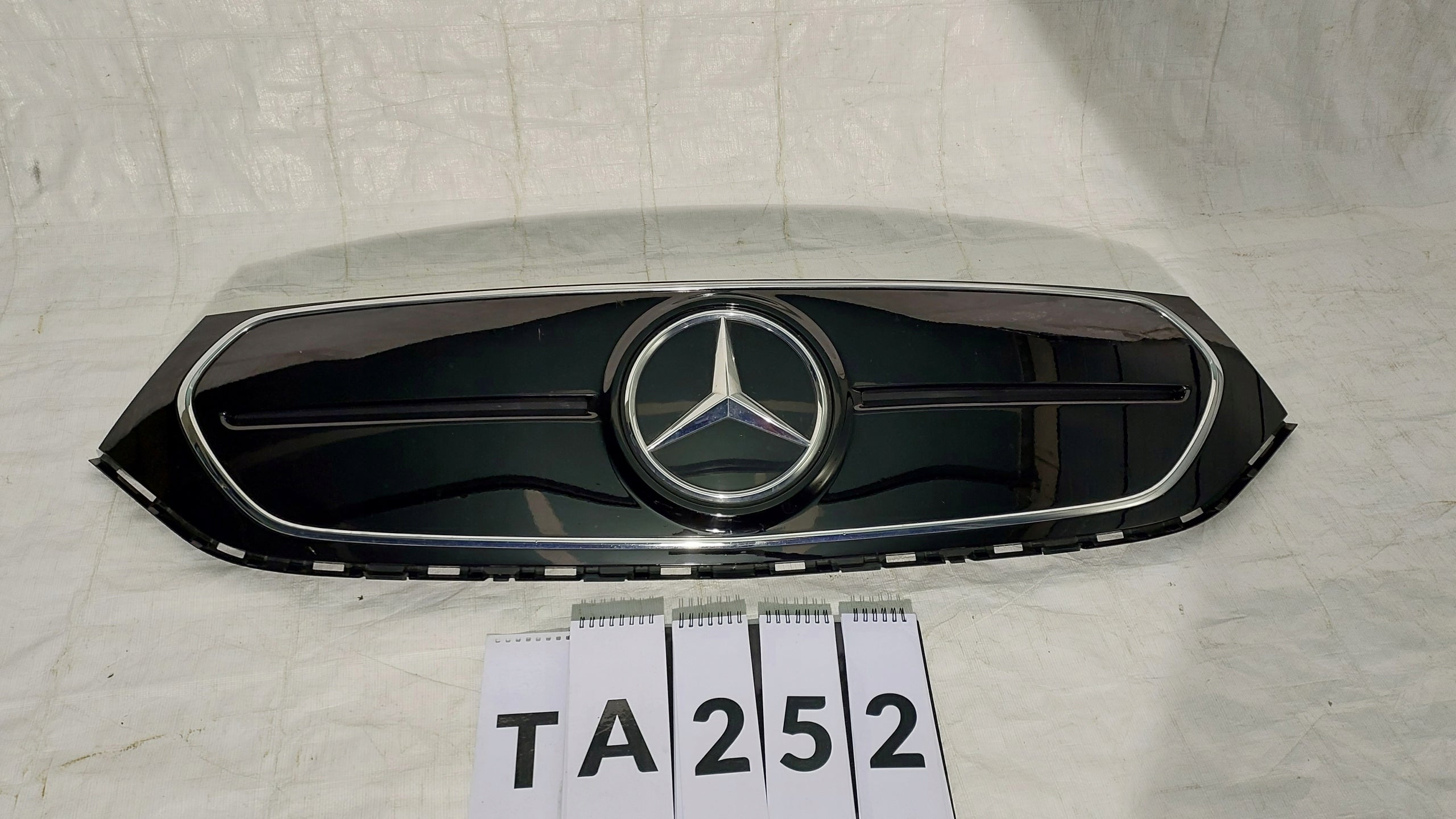 Kühlergrill Mercedes W243 FRONTGRILL A2438880700 Kühlergitter