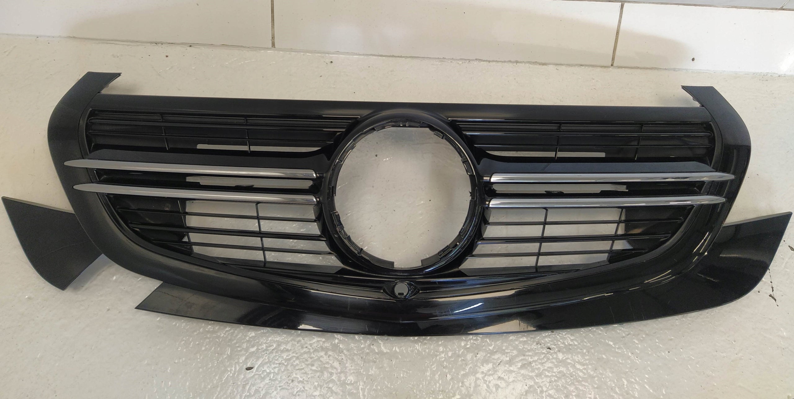 Kühlergrill Mercedes W293 FRONTGRILL A2938884100 Kühlergitter