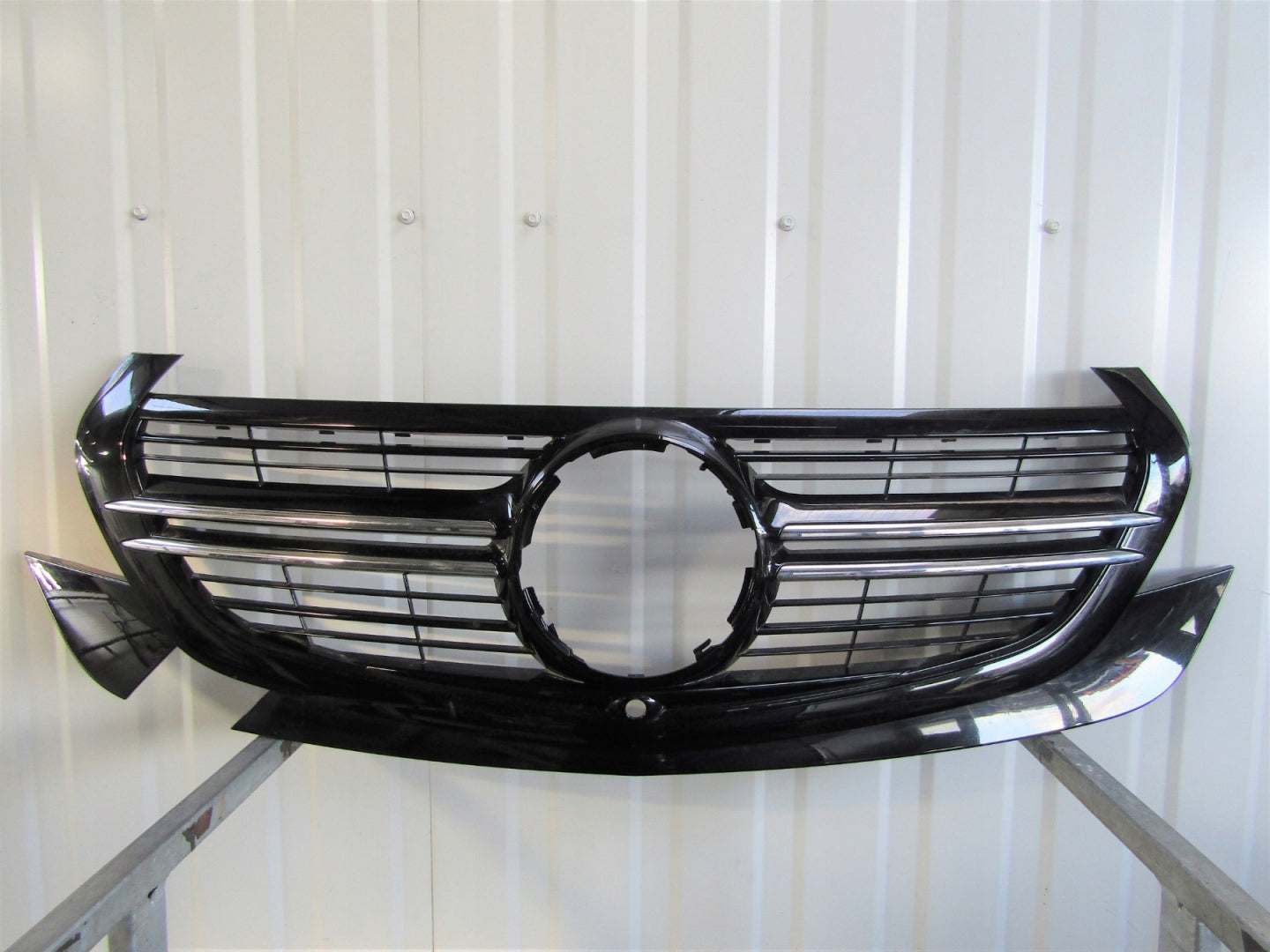  Grille de radiateur Mercedes W293 FRONTGRILL A2938883800 Grille de radiateur  product image