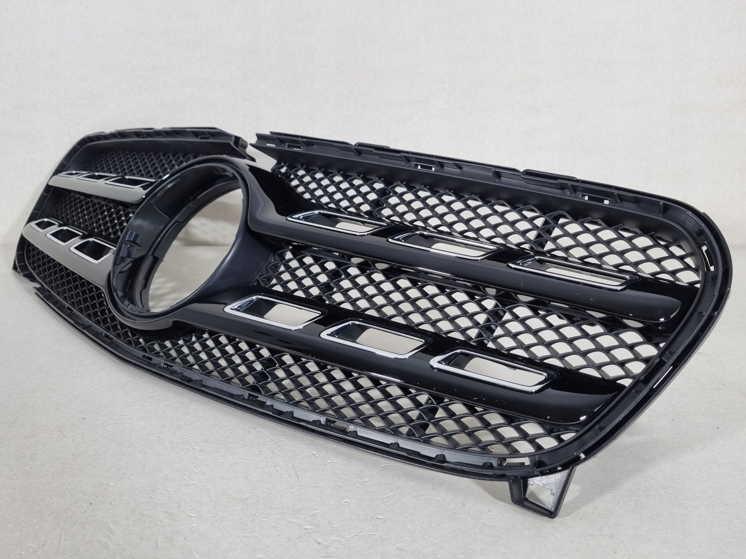 Kühlergrill Mercedes W156 A156 FRONTGRILL A1568882900 Kühlergitter