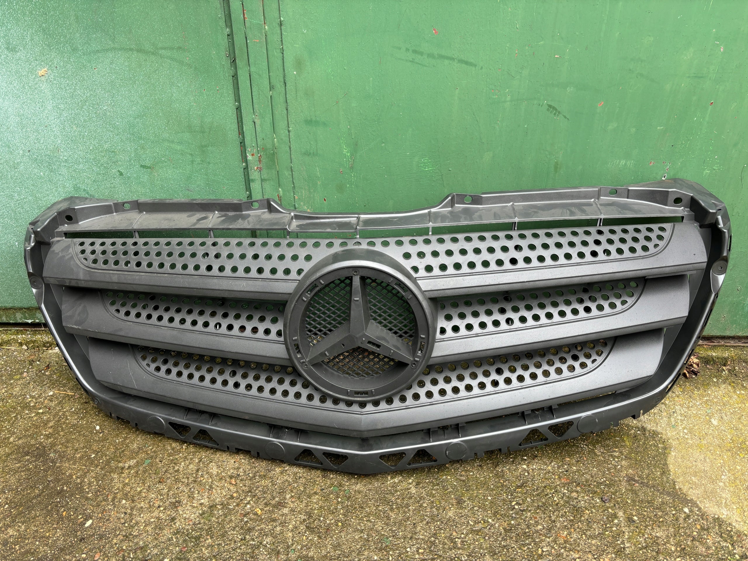 Mercedes SPRINTER W906 A906 SPRINTER 906 FRONTGRILL A9068800785