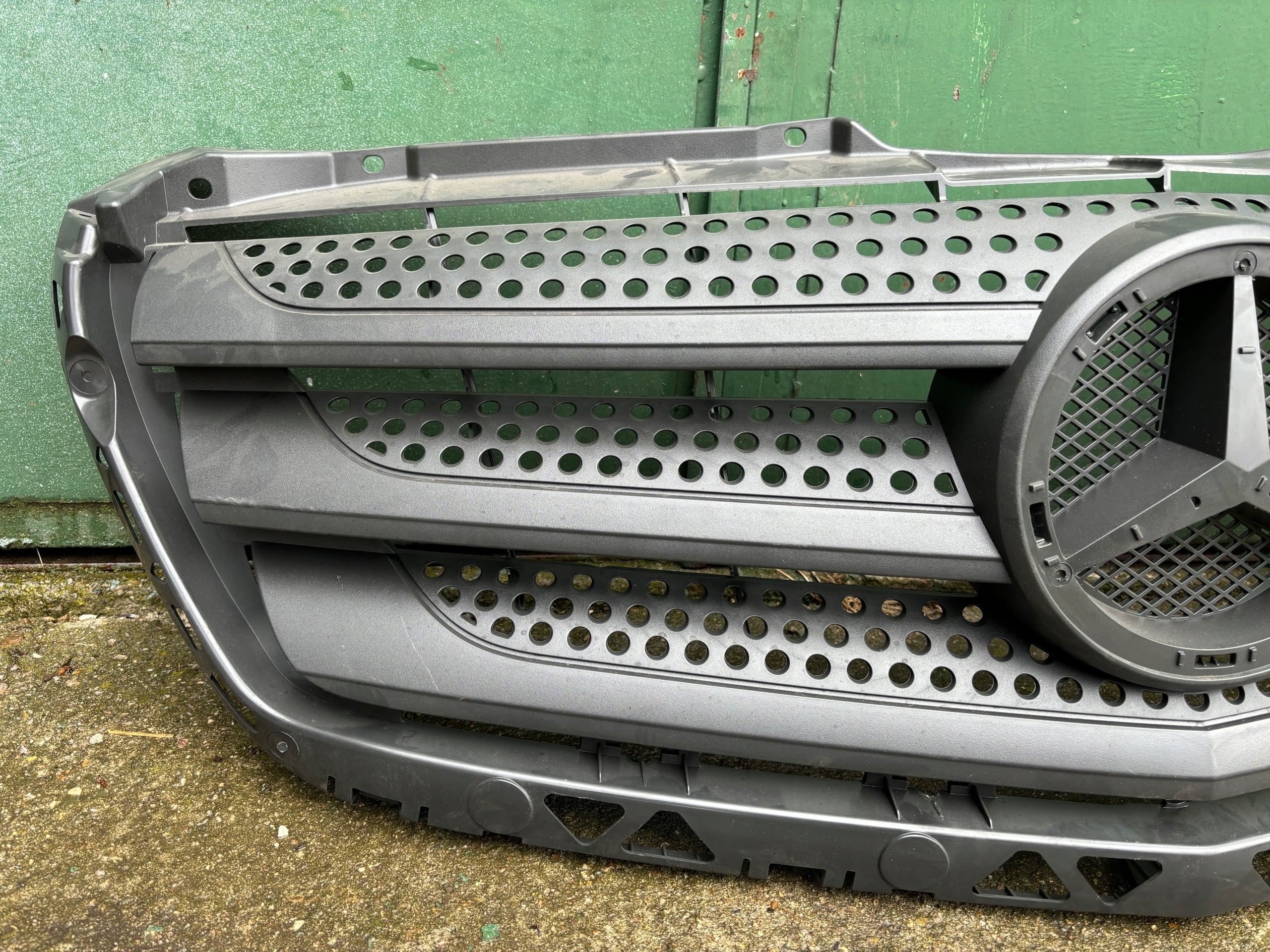 Mercedes SPRINTER W906 A906 SPRINTER 906 FRONTGRILL A9068800785