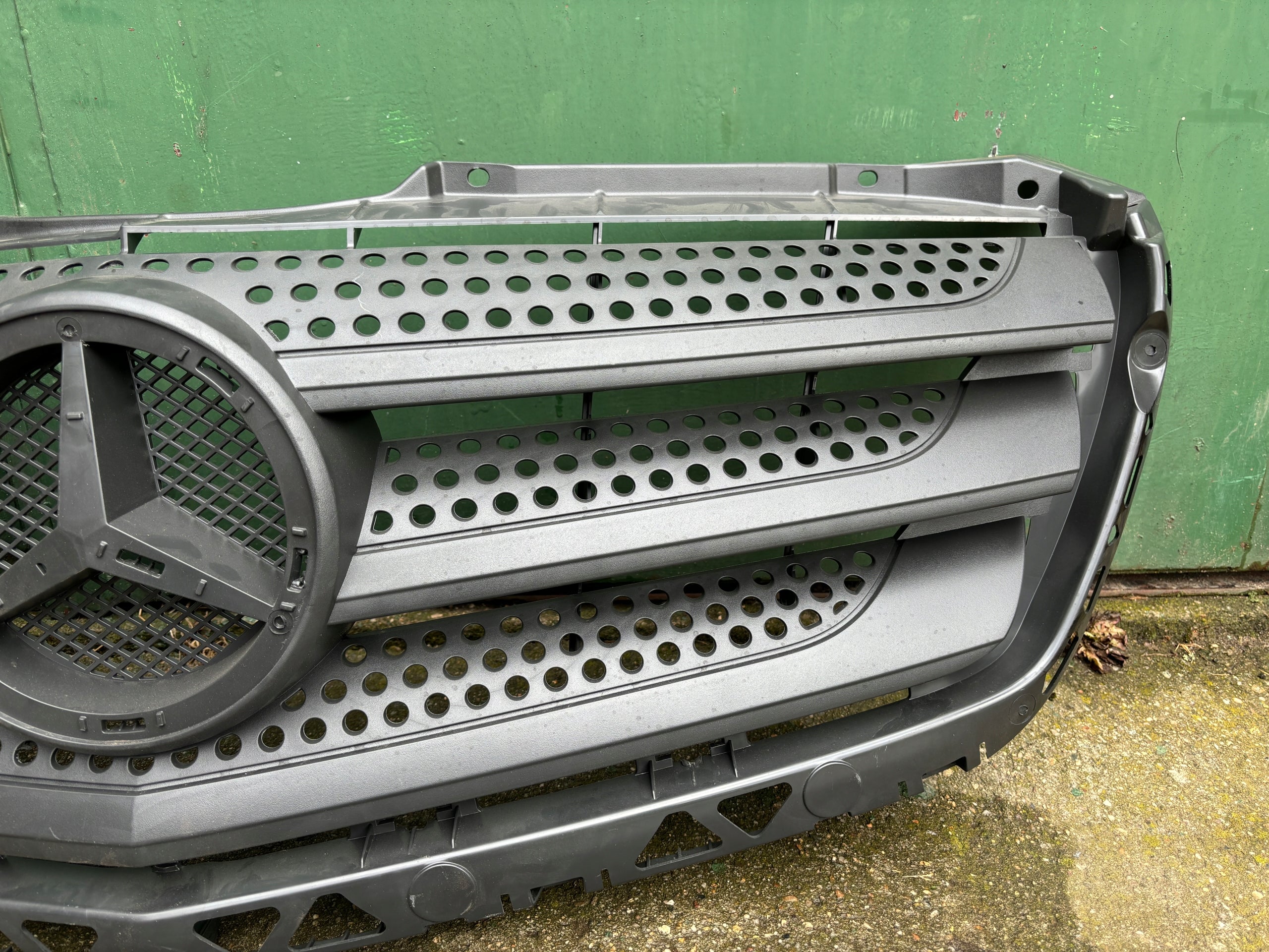 Mercedes SPRINTER W906 A906 SPRINTER 906 FRONTGRILL A9068800785