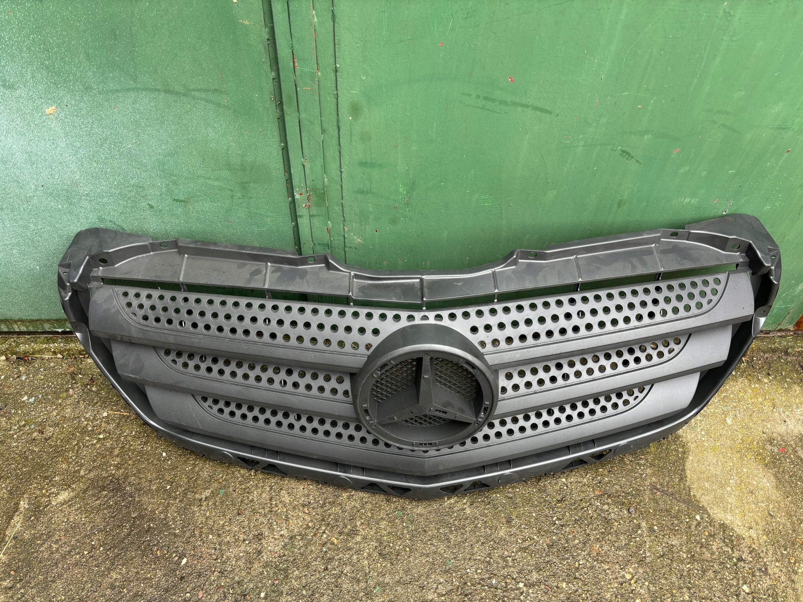 Mercedes SPRINTER W906 A906 SPRINTER 906 FRONTGRILL A9068800785