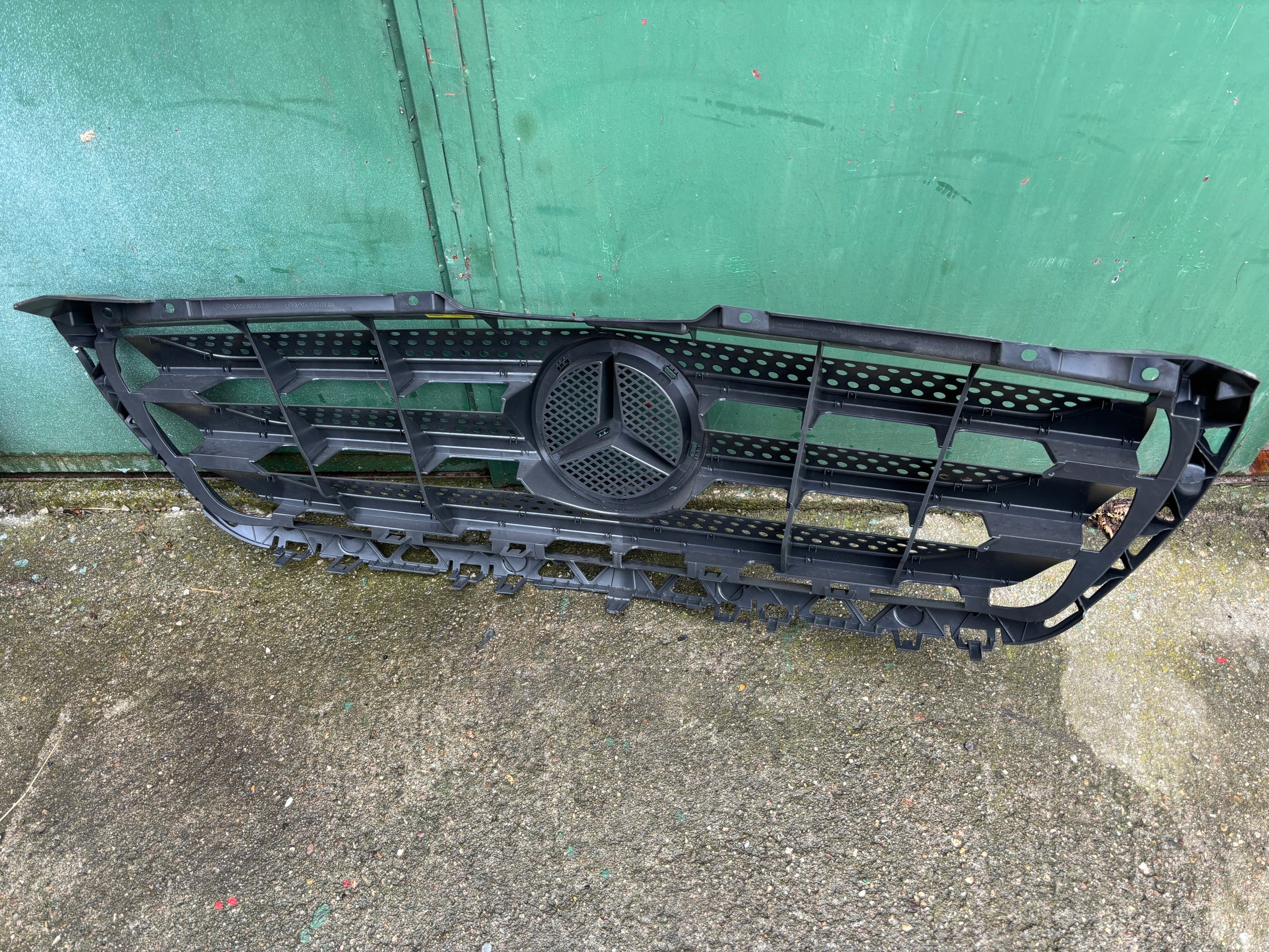 Mercedes SPRINTER W906 A906 SPRINTER 906 FRONTGRILL A9068800785