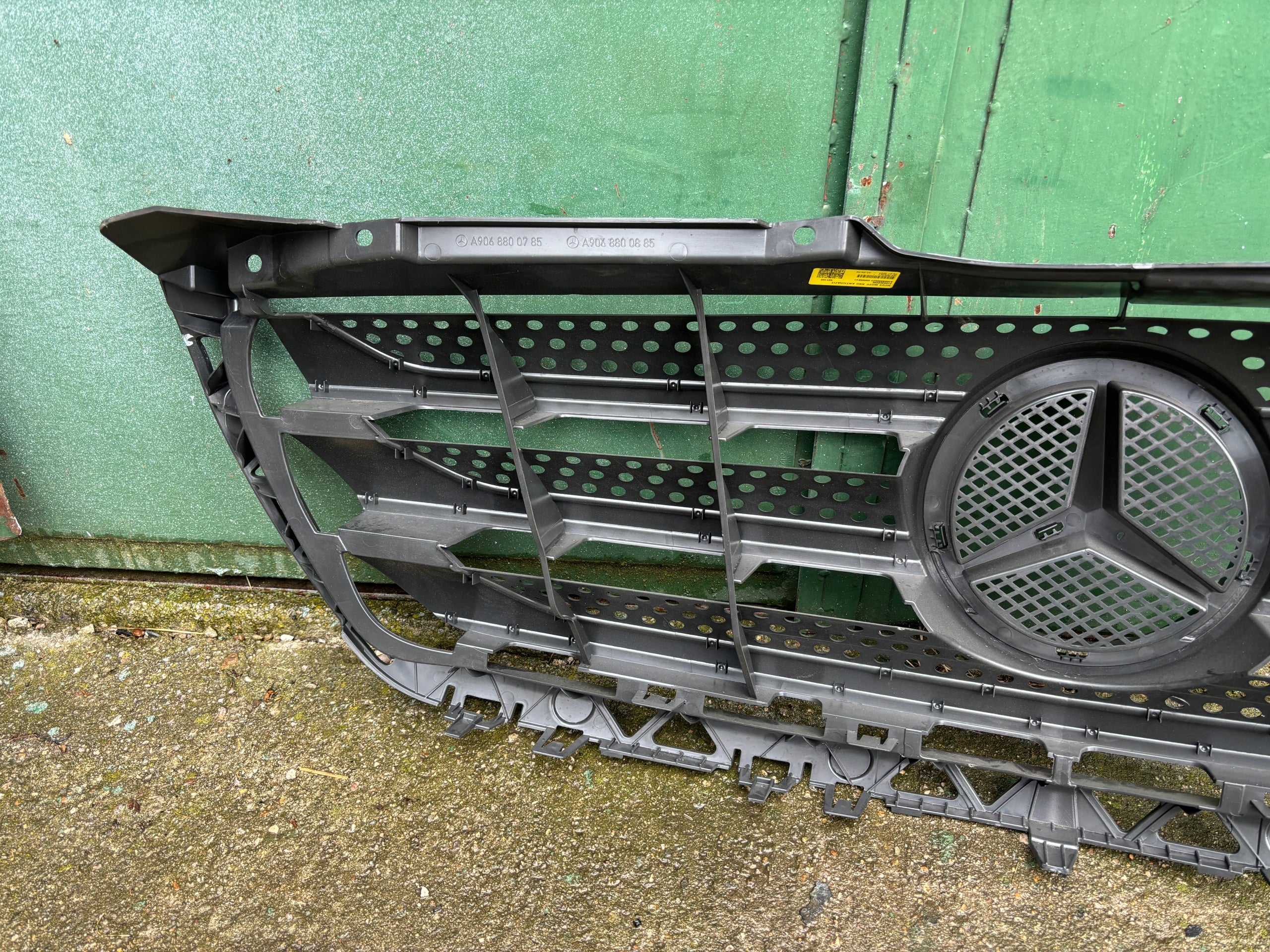 Mercedes SPRINTER W906 A906 SPRINTER 906 FRONTGRILL A9068800785