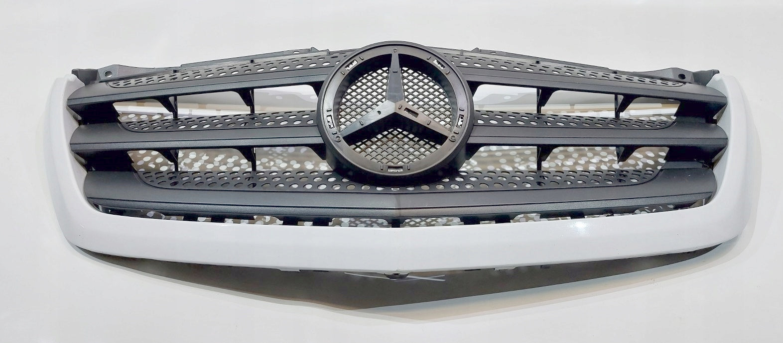 Kühlergrill Mercedes W906 A906 FRONTGRILL A9068880523 Kühlergitter