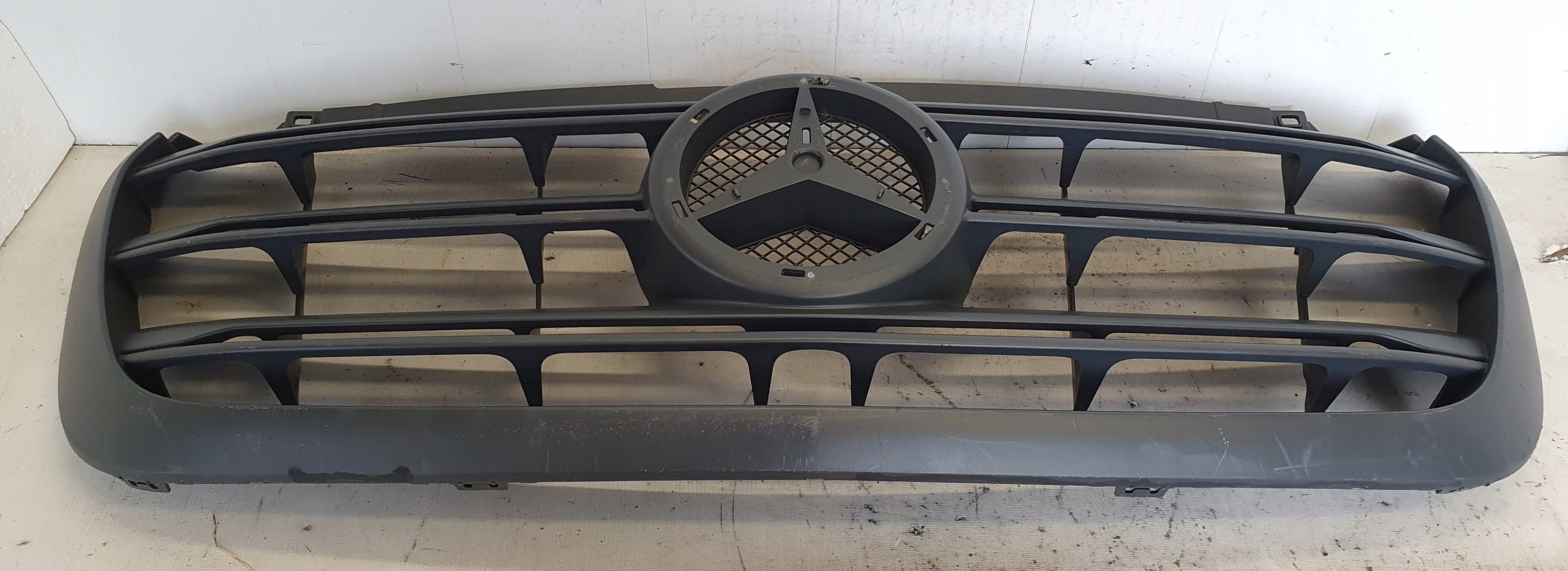 Kühlergrill Mercedes A910 SPRINTER W910 FRONTGRILL A9108852600 Kühlergitter