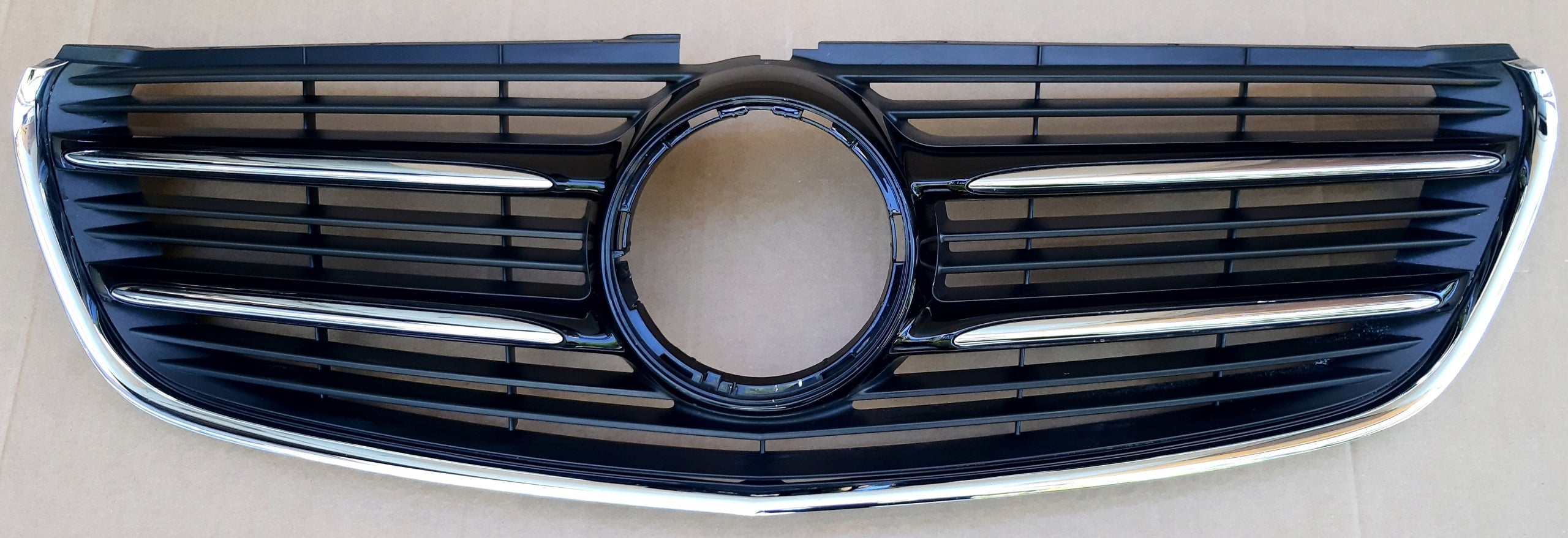 Kühlergrill Mercedes W447 A447 FRONTGRILL A4478880123 Kühlergitter