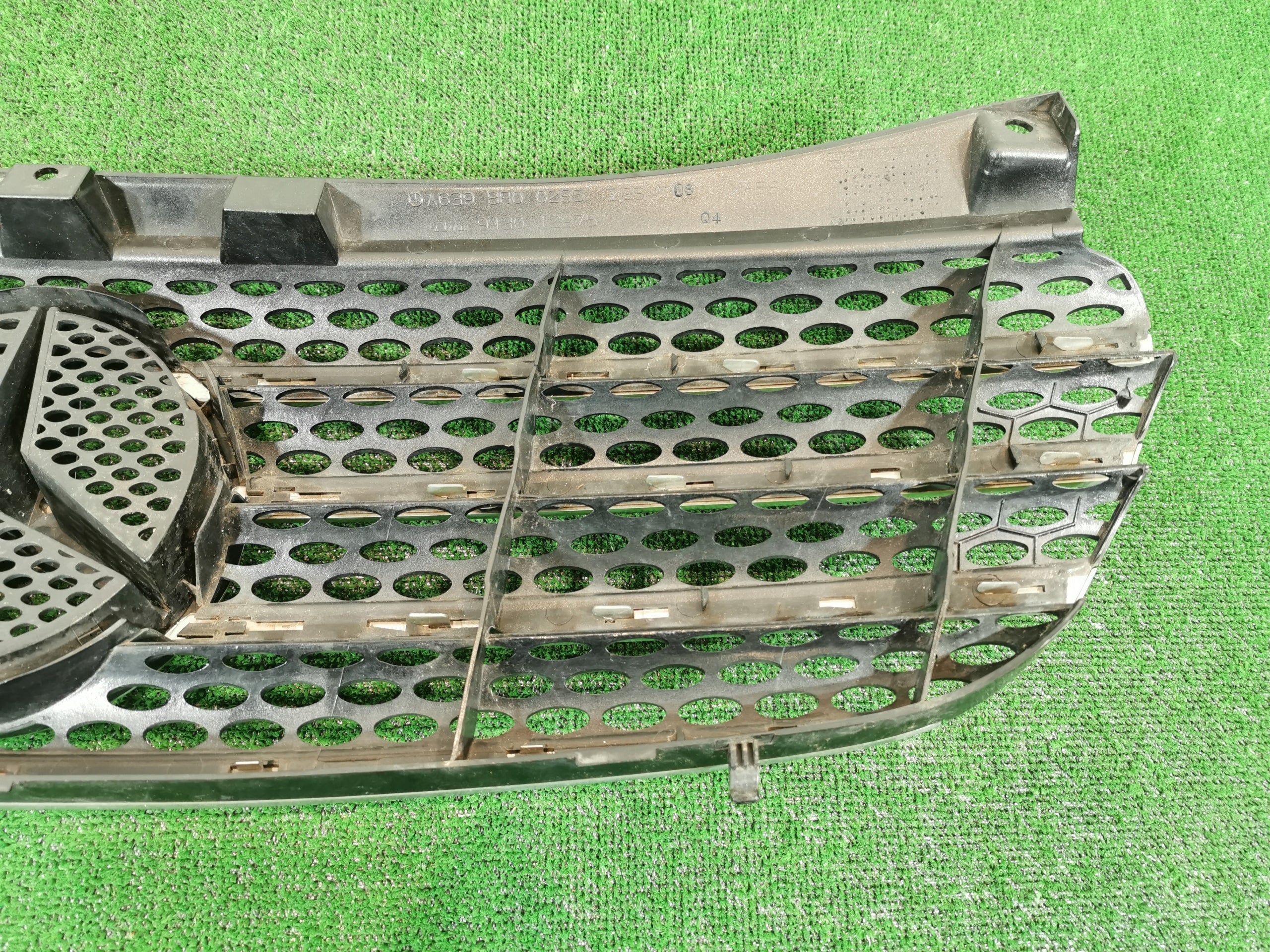 Kühlergrill Mercedes W639 VITO A639 FRONTGRILL A6398800285 Kühlergitter