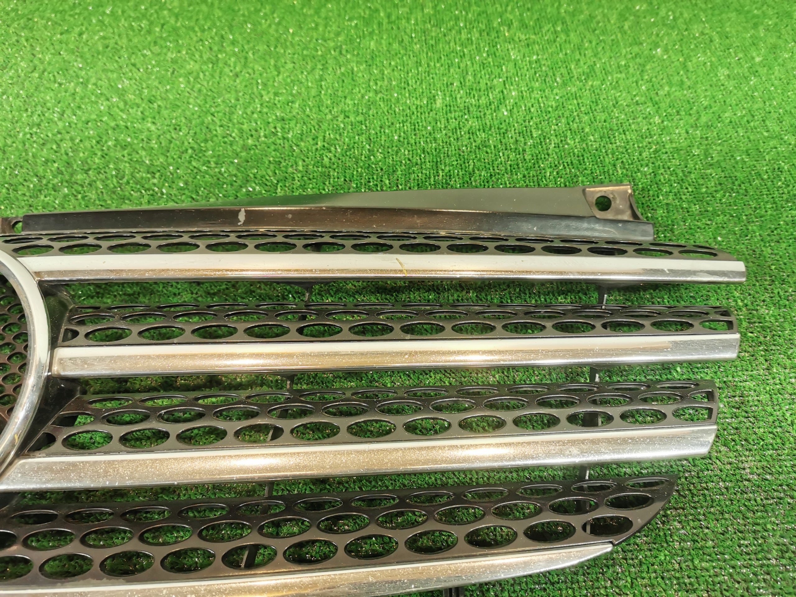 Kühlergrill Mercedes W639 VITO A639 FRONTGRILL A6398800285 Kühlergitter