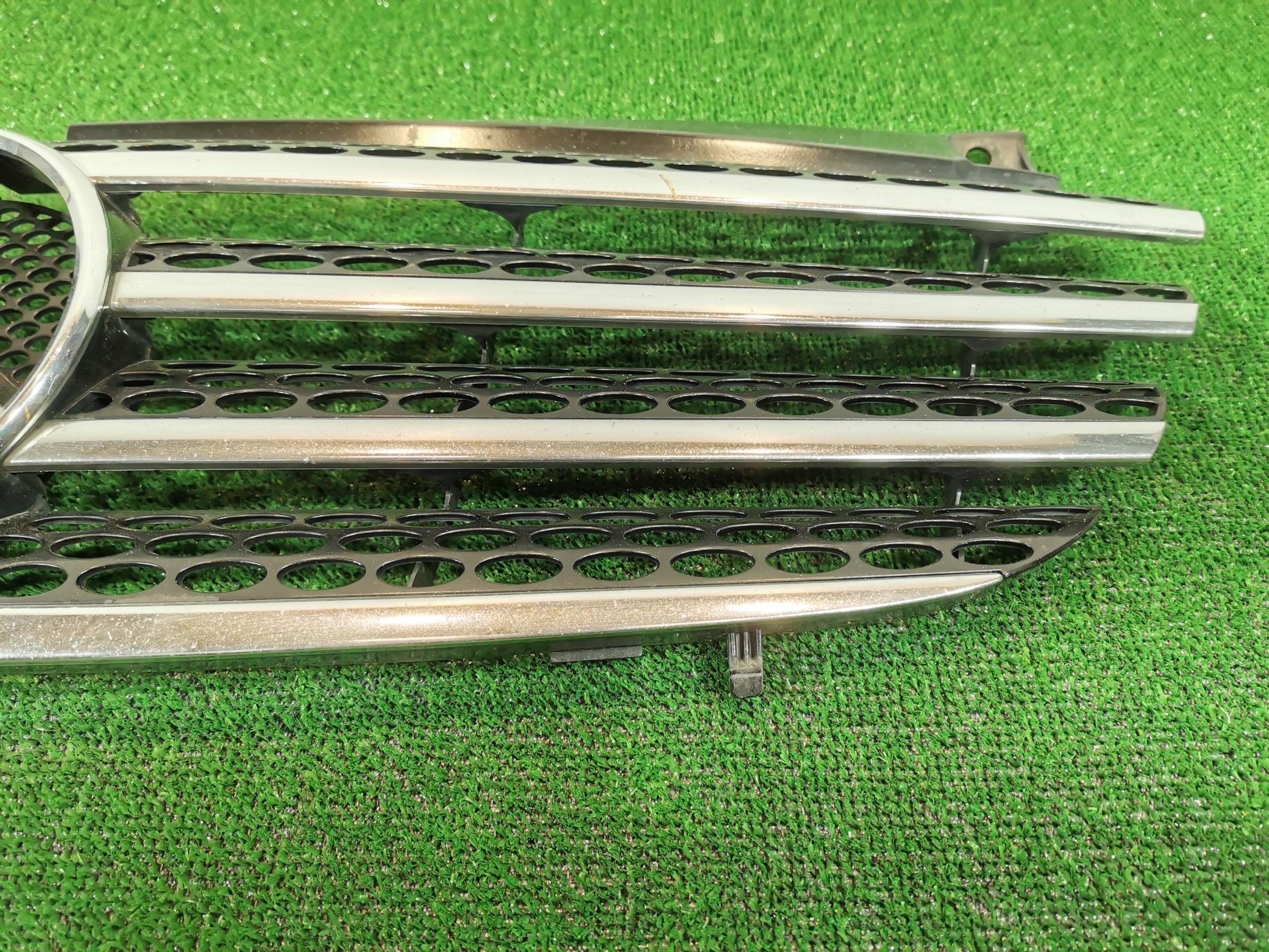 Kühlergrill Mercedes W639 VITO A639 FRONTGRILL A6398800285 Kühlergitter