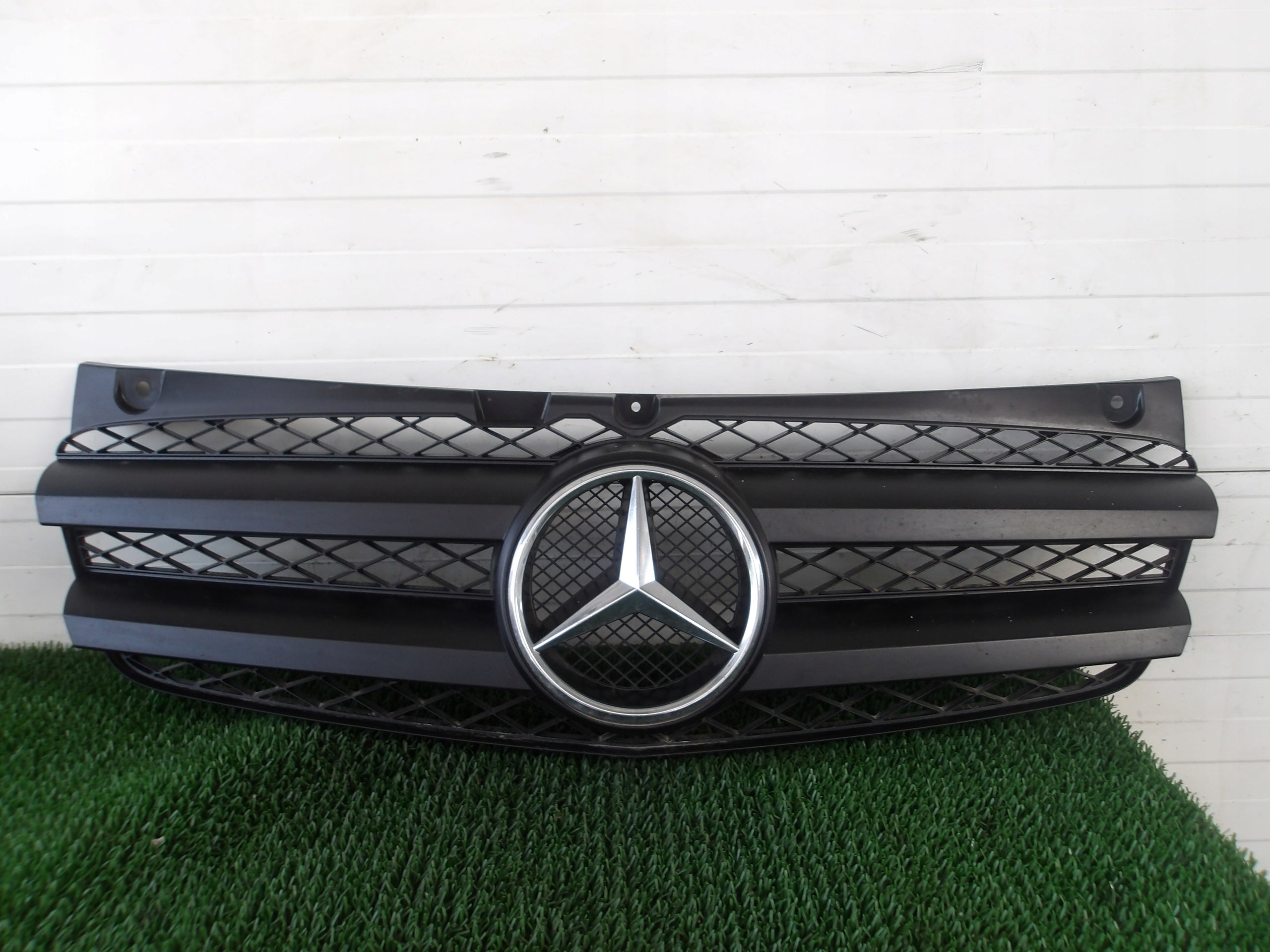  Radiator grille Mercedes A639 VIANO W639 FRONT GRILL A6398800785 Radiator grille  product image