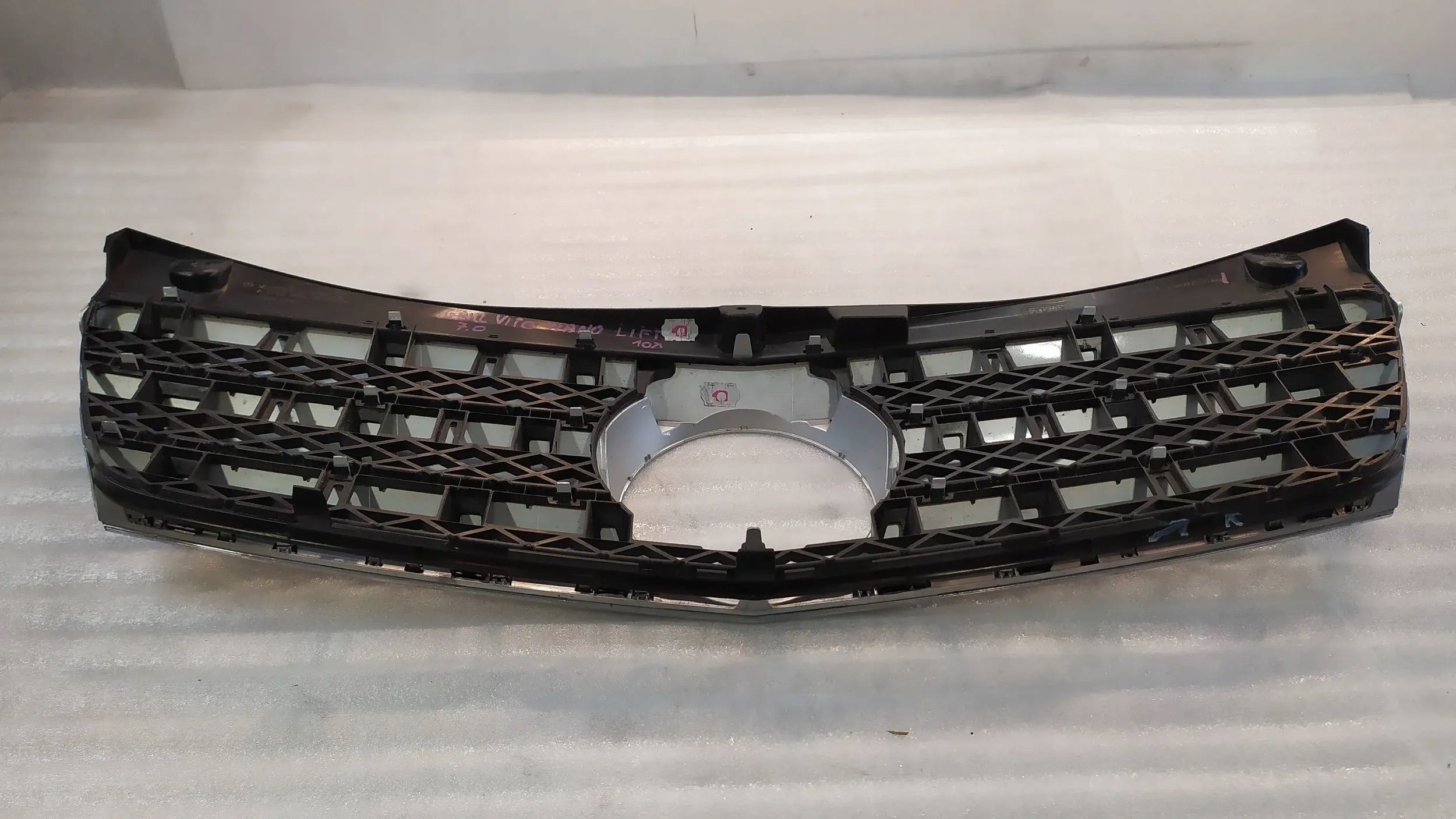 Kühlergrill Mercedes VIANO W639 FRONTGRILL A6398880123 Kühlergitter