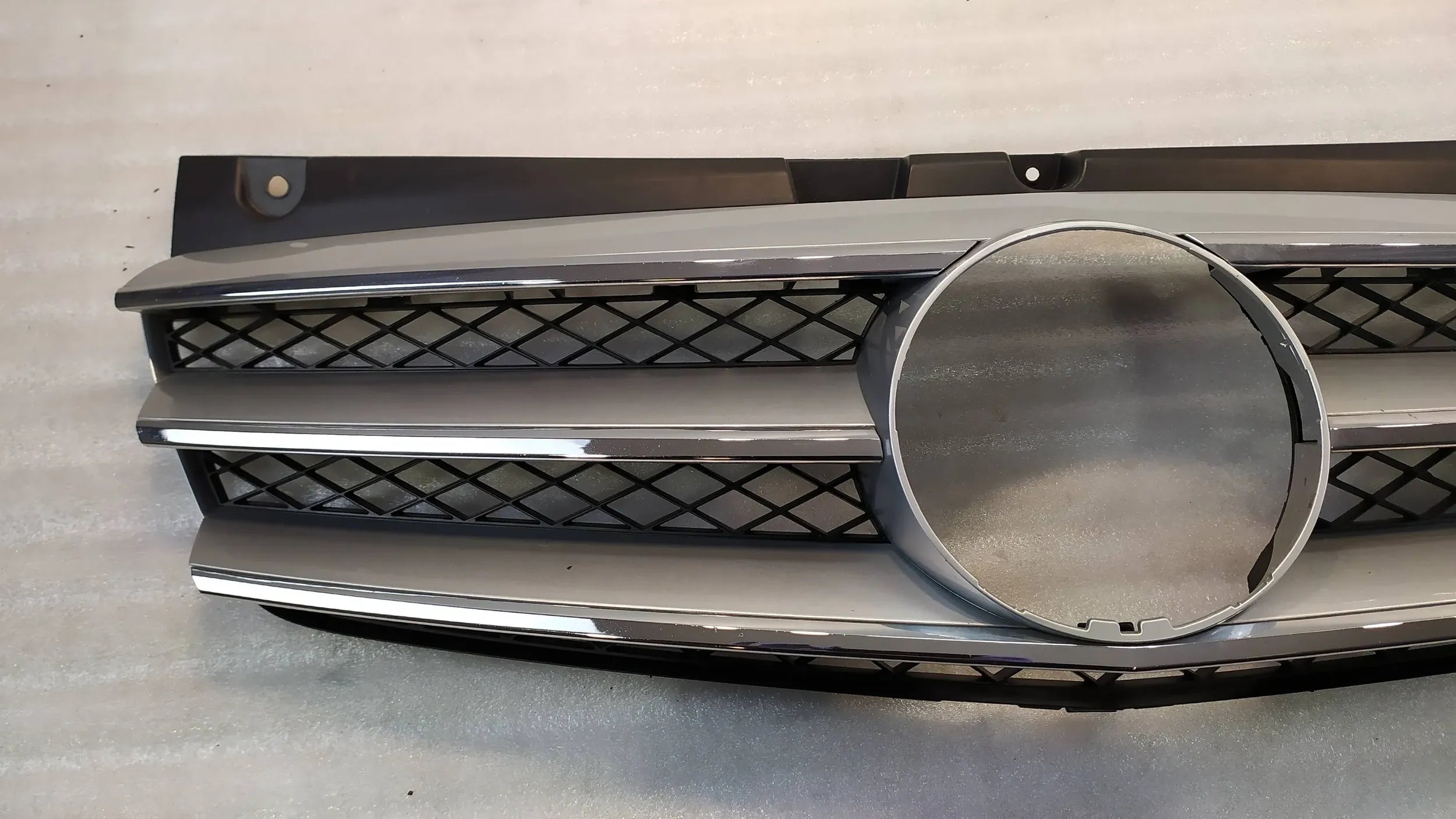 Kühlergrill Mercedes VIANO W639 FRONTGRILL A6398880123 Kühlergitter