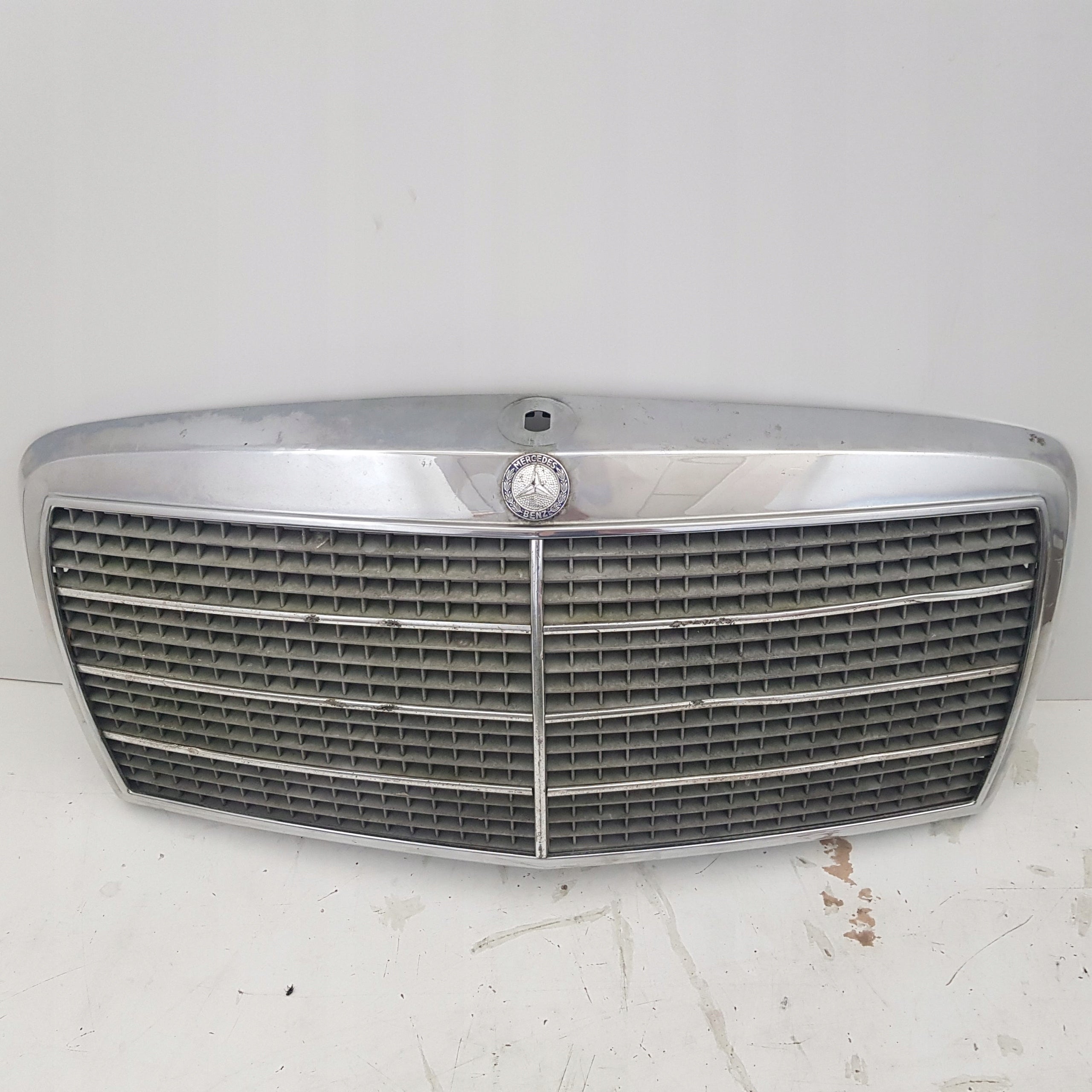 Kühlergrill Mercedes W116 FRONTGRILL A1168880023 Kühlergitter