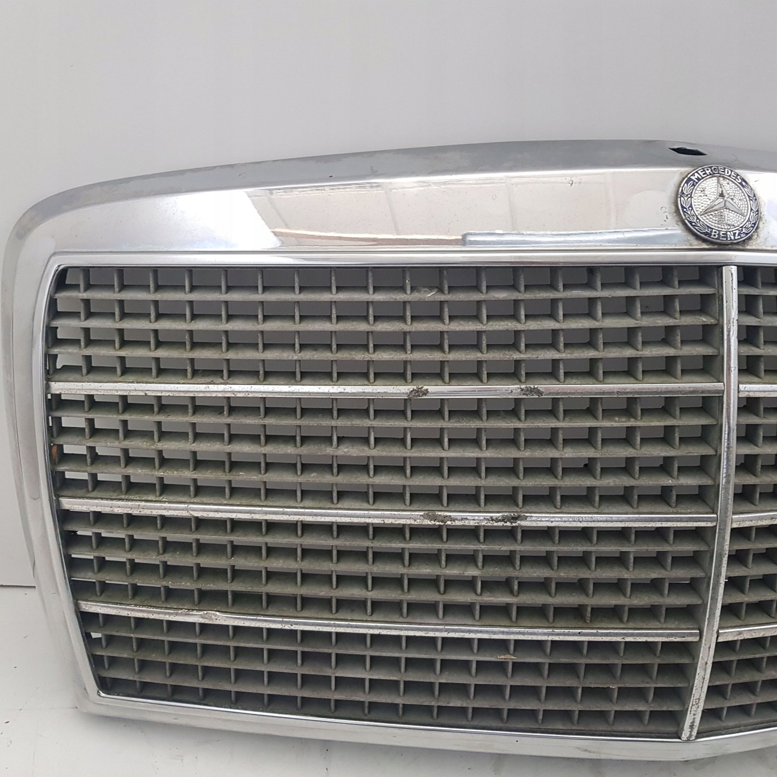 Kühlergrill Mercedes W116 FRONTGRILL A1168880023 Kühlergitter