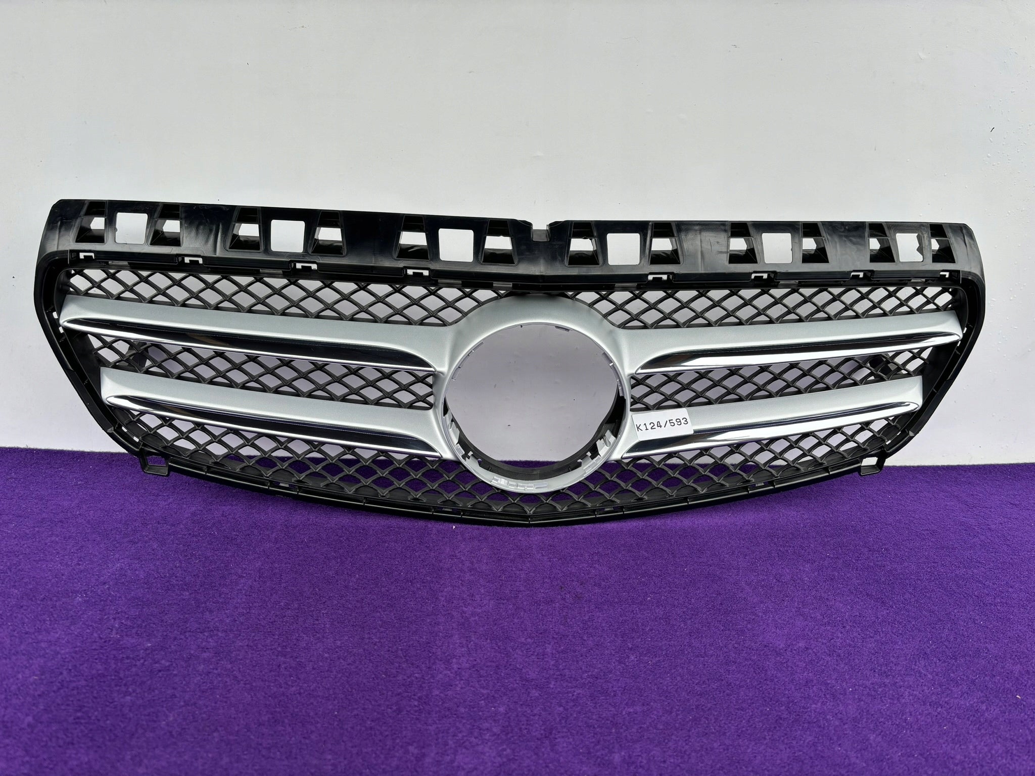 Grille de radiateur Mercedes W176 A176 FRONTGRILL A1768880260 Grille de radiateur 