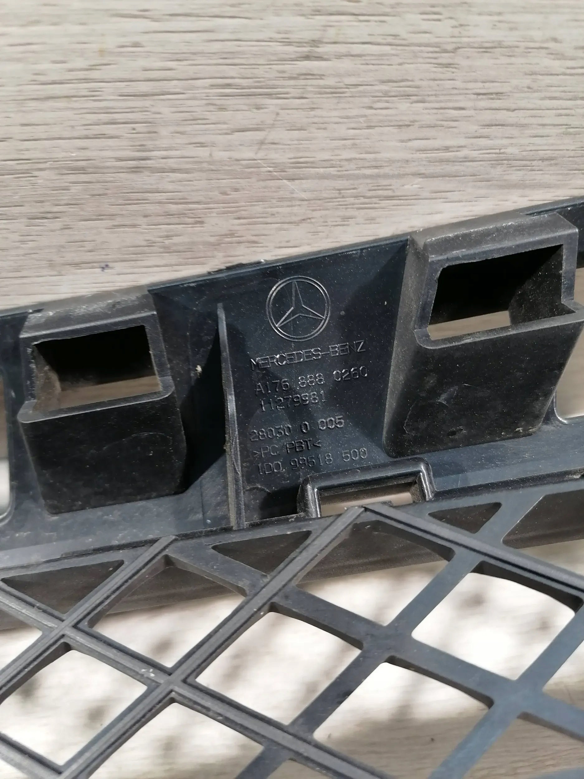 Kühlergrill Mercedes W176 A176 FRONTGRILL A1768880260 Kühlergitter