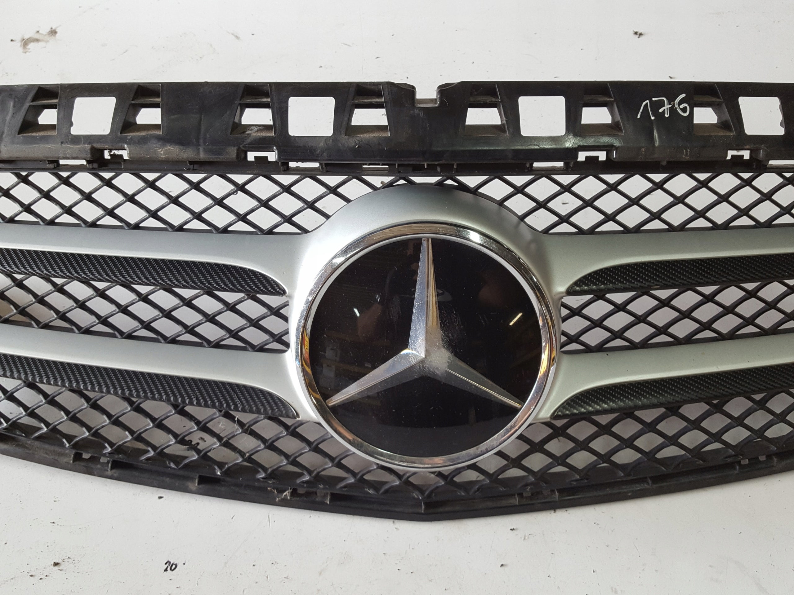 Kühlergrill Mercedes A176 W176 FRONTGRILL A1768880260 Kühlergitter